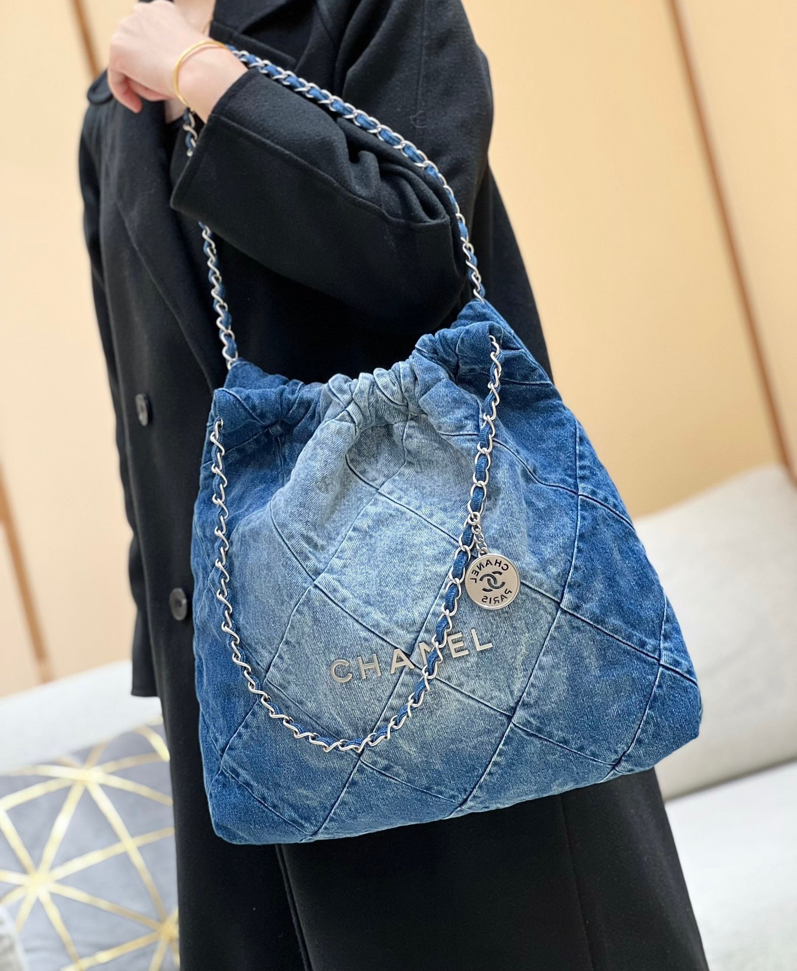 CAFE1256-BDA7-4868-B772-0159E25FA2BE