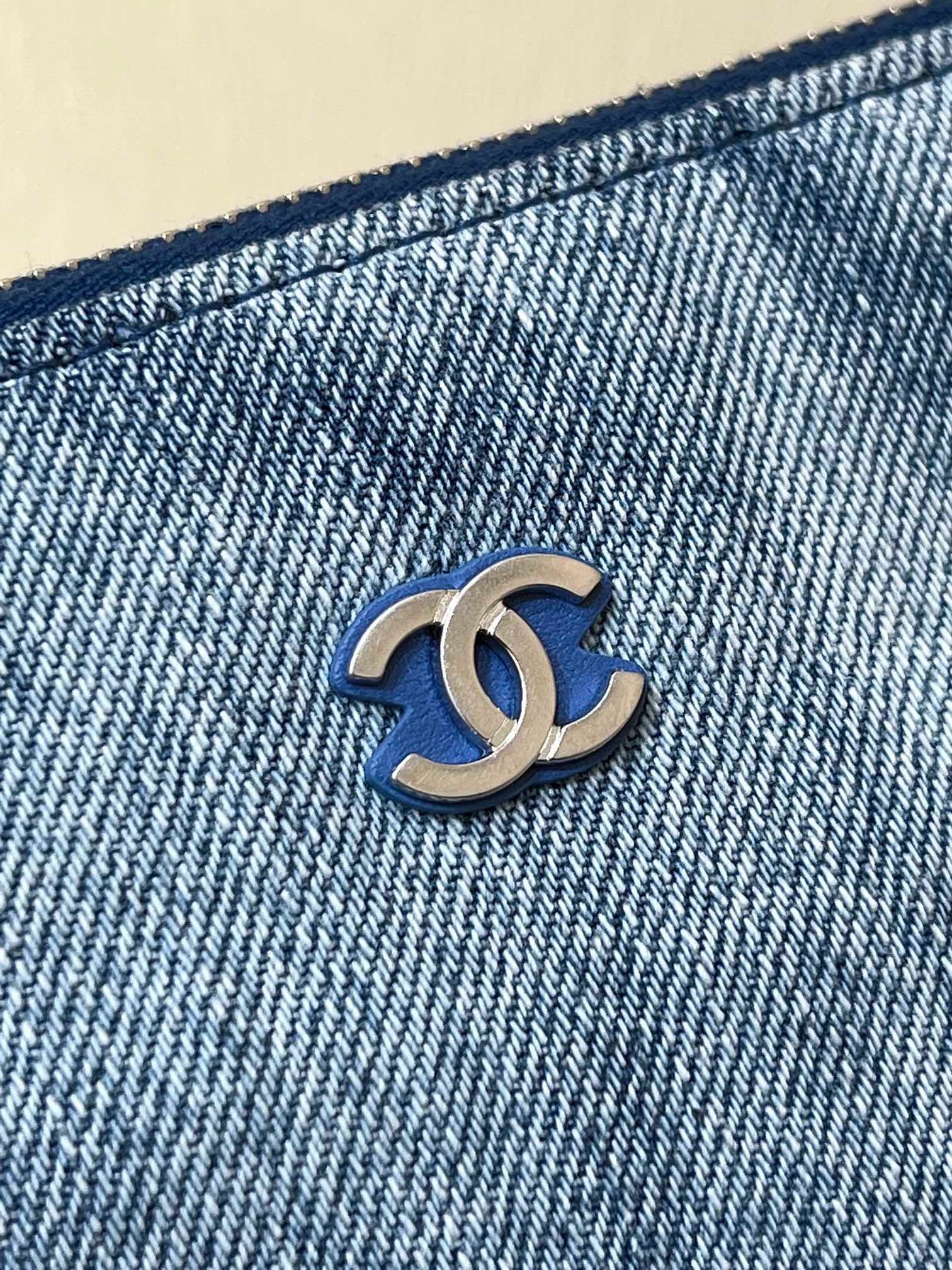 13D336DE-06F3-48E3-809B-A6A5FD901870