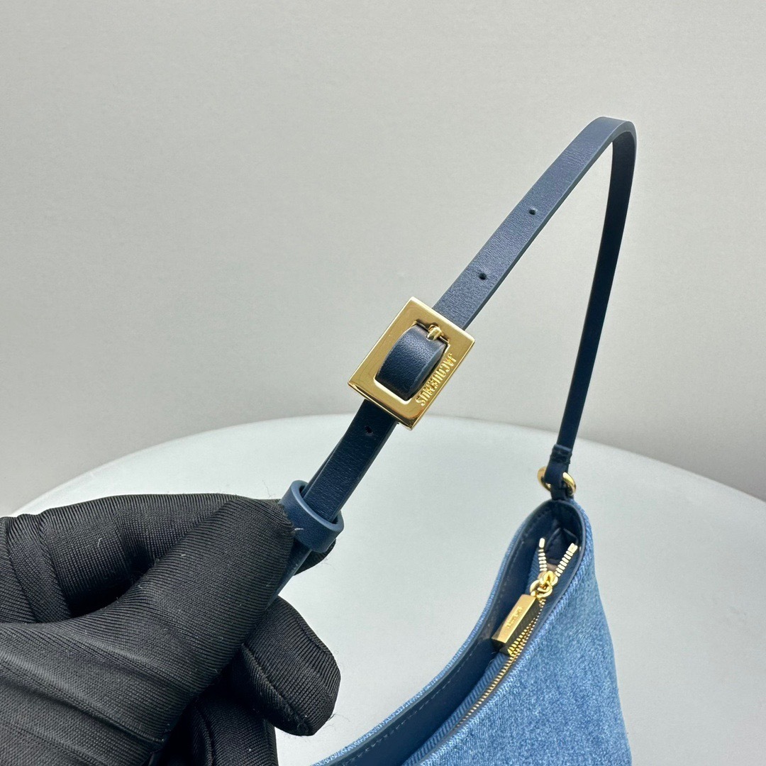 1A742805-9EE8-4903-8169-F43E201106B9