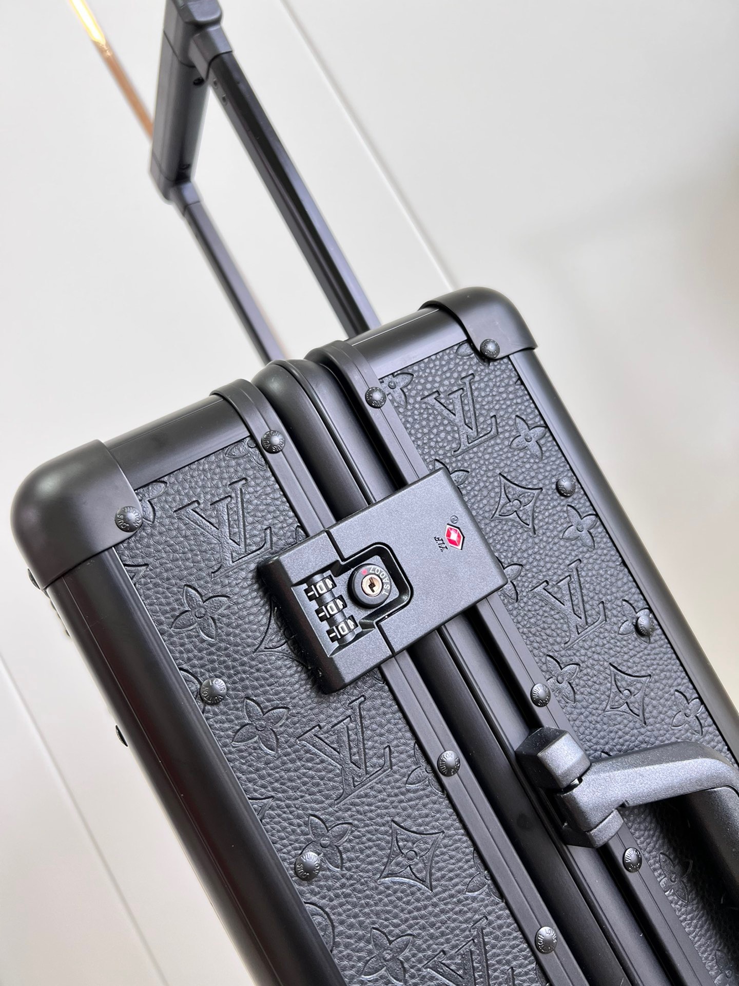 06A5AAD9-8BA2-4753-9B1E-C028B6D8B959