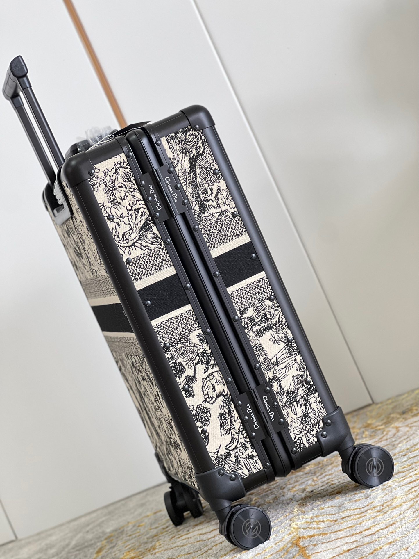 9A5832B2-EB7F-47A0-BF12-00C4984BBB3B