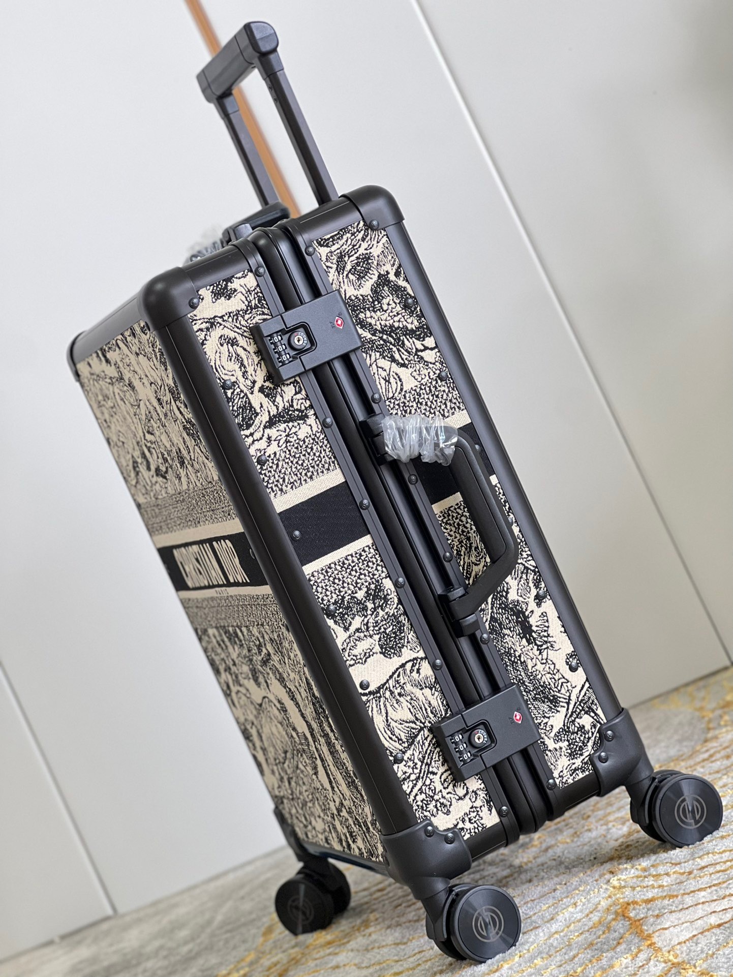 5099EA3C-4FA6-45FC-BD64-1CDA27EBEBB6