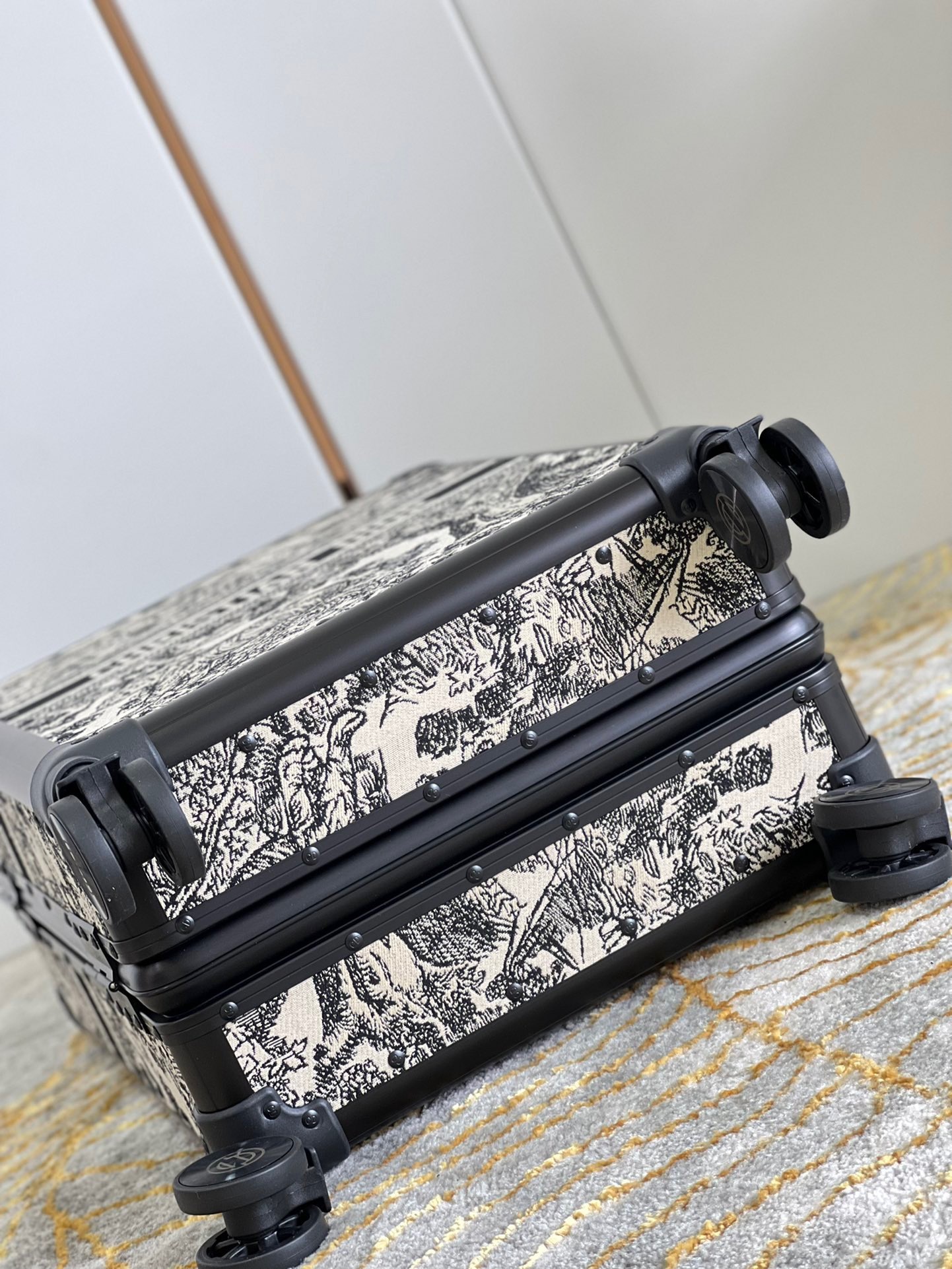 01101465-A7EB-4770-B533-0103A0C737B5