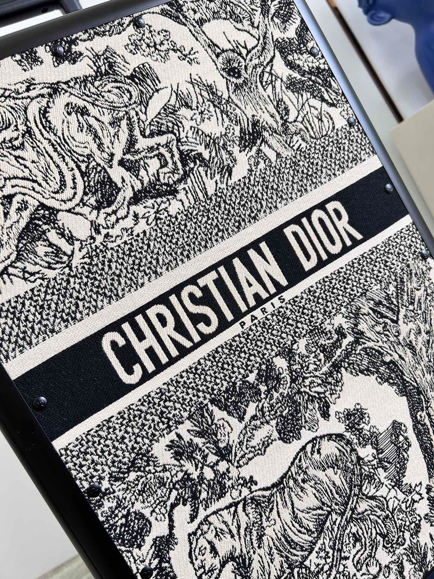 31AA7B0C-F592-4290-9B38-667A3D9D6DD6