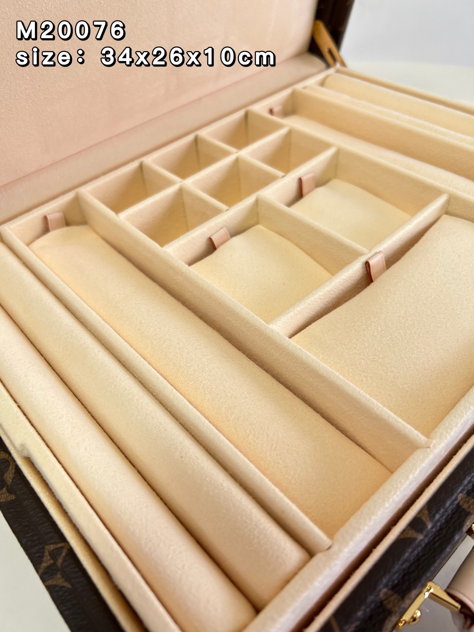 C2AEAFAD-2057-4414-8504-0608D16A1A02