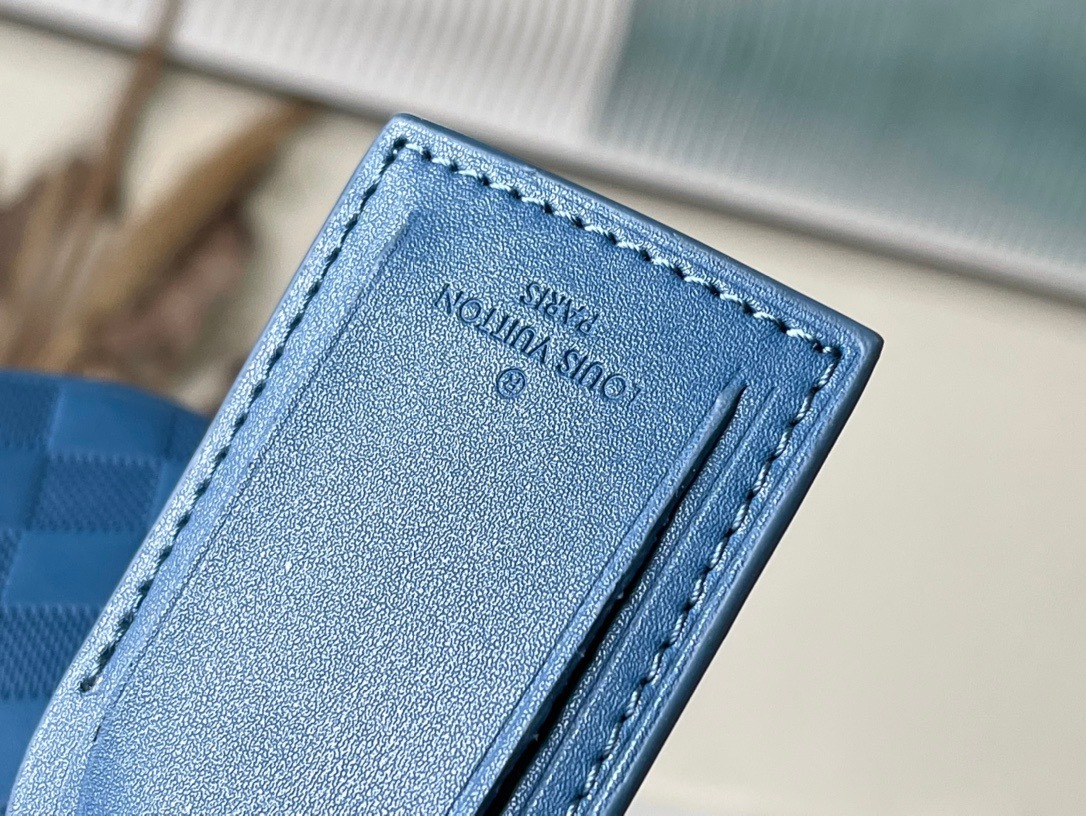 6FDB09A6-FD49-429C-97CD-FB47D1F0FA5A