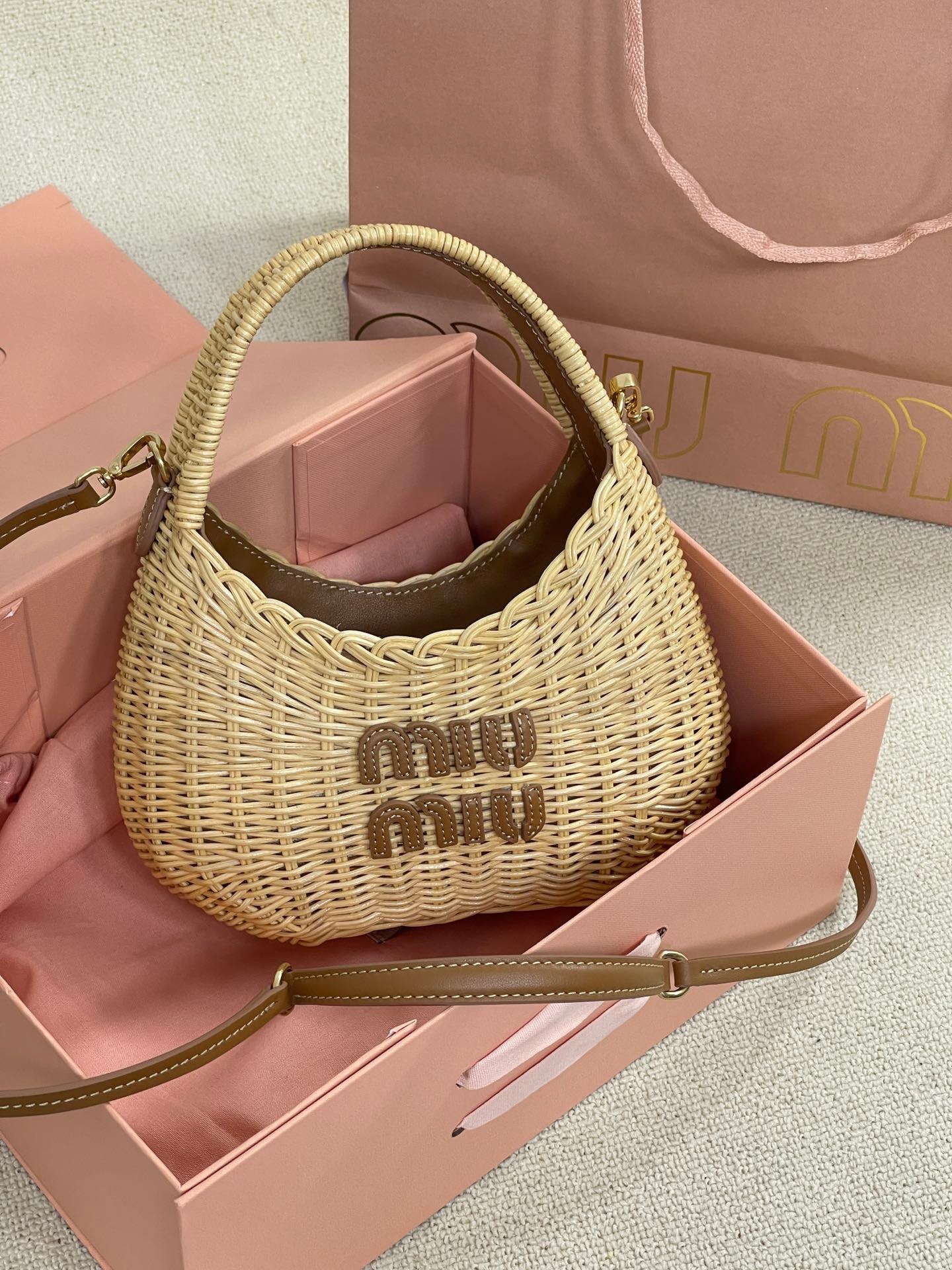 BCF6B7D0-CA29-437D-9D00-C610F27024DF