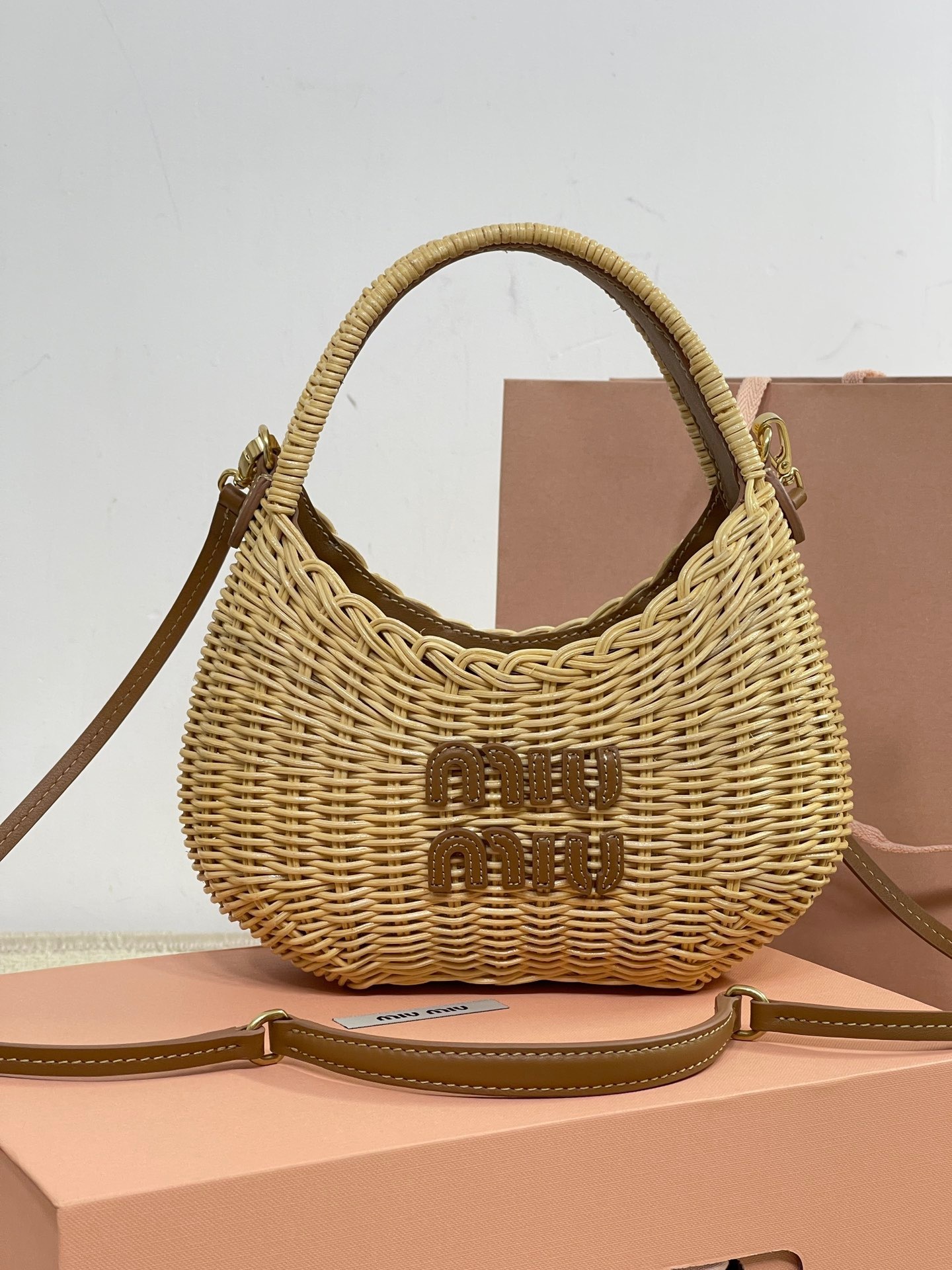 865F63F0-E846-4700-B8A0-019E472F5F75