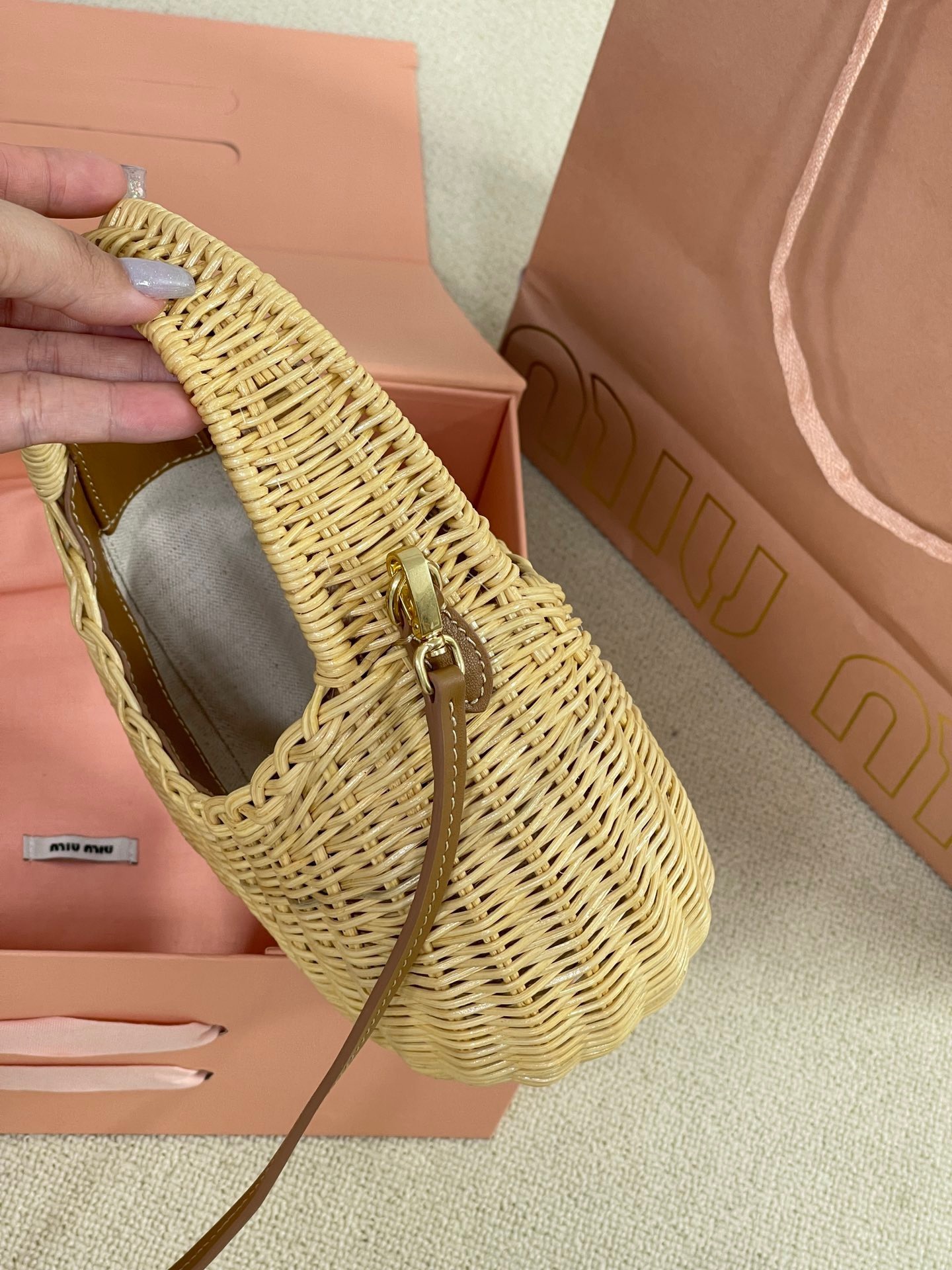 70259B6D-1E63-4BC1-9B59-08F8BAC7F076