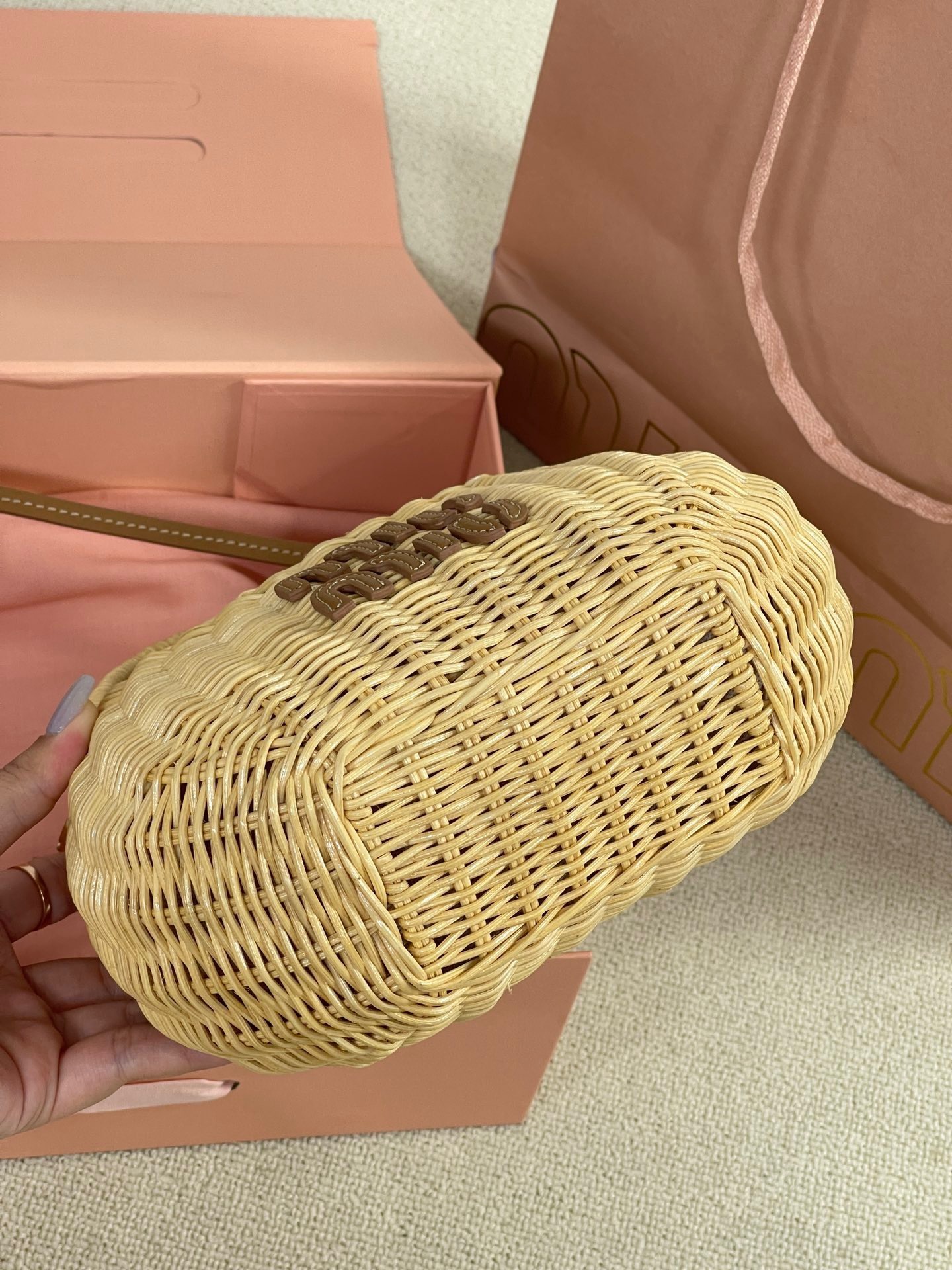 FF275C6D-591A-4F5D-93D8-FDEDF3026383