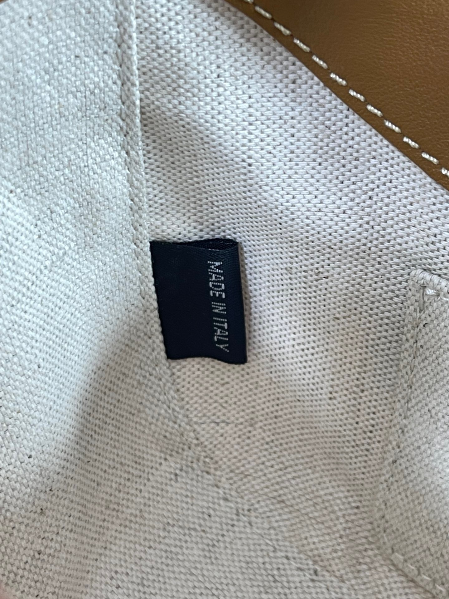 C2016A9B-4AC4-4F56-BFB9-1C8669C74331