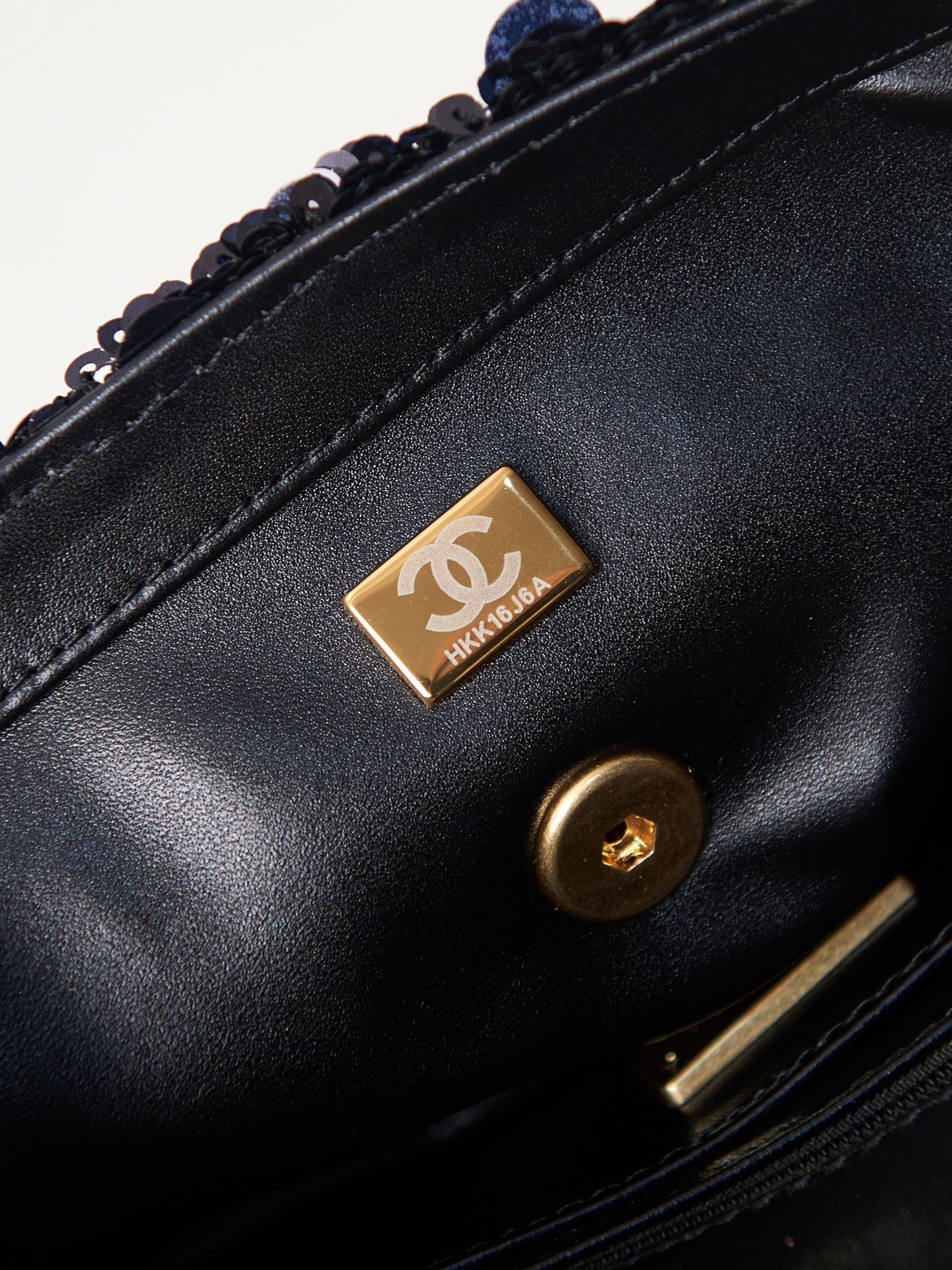 A26545B0-5CDF-434F-A531-D9D03016E5D5