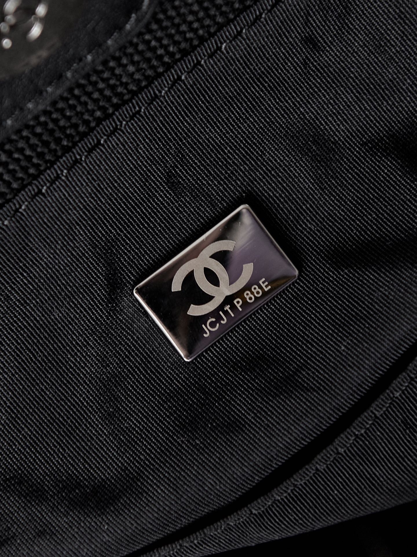 A4E90385-5D57-4417-933F-3060133182F4