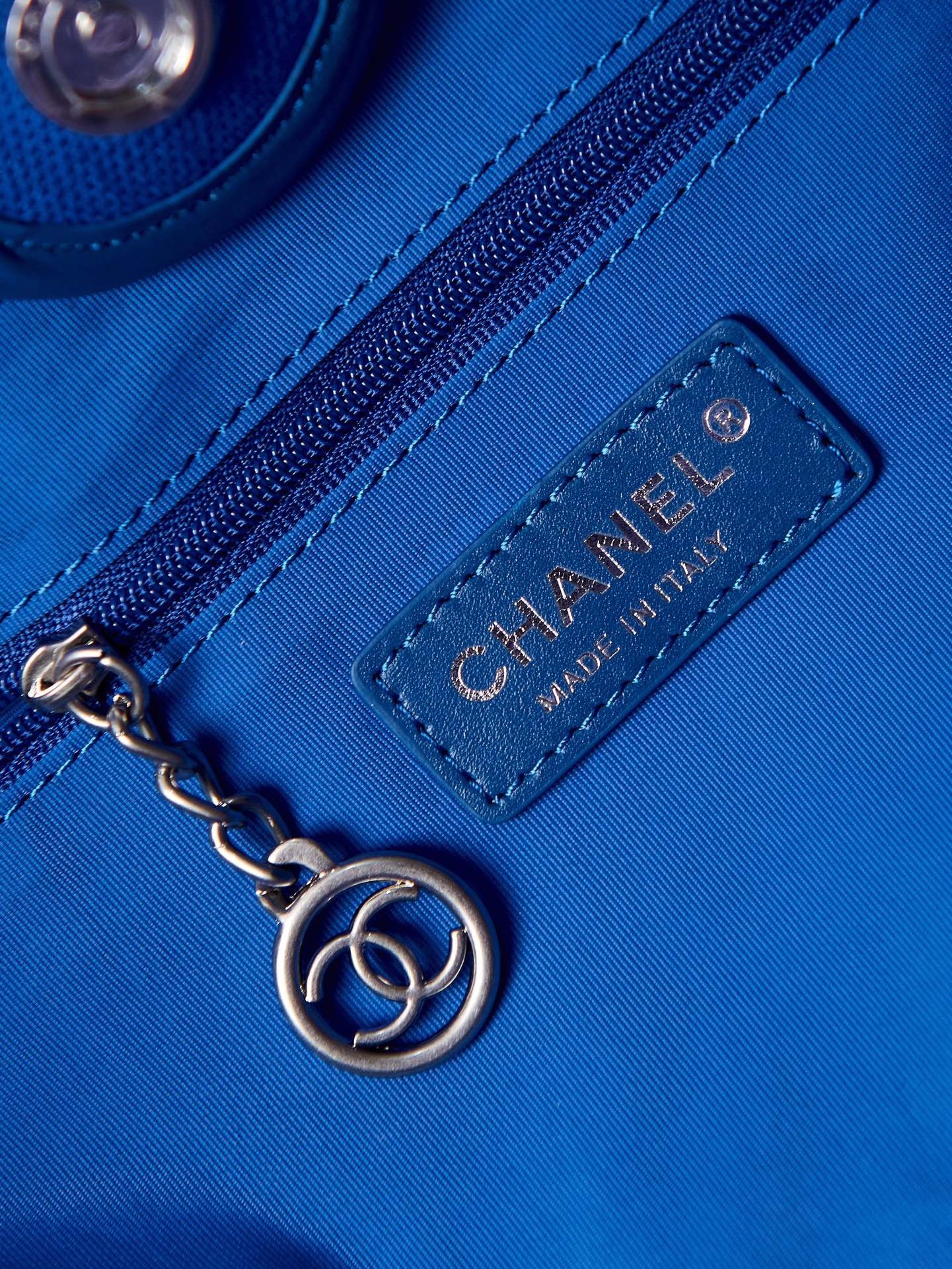 7F260995-966A-40D0-8BB6-99EF44E60FE8