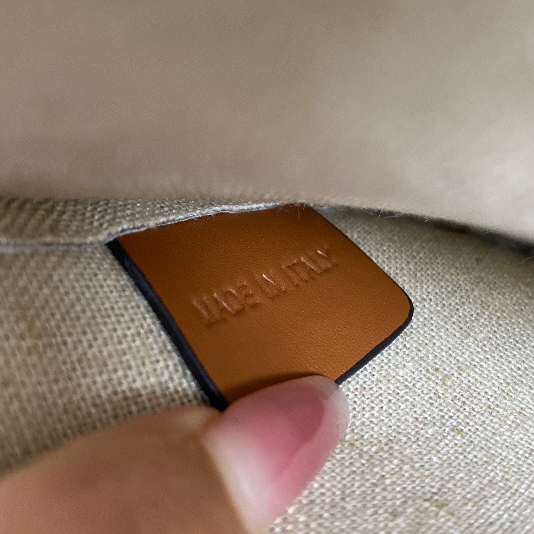 C4329168-6703-4B99-84C0-262B2866897C