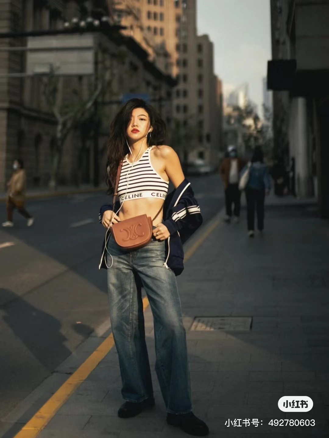 061F8AB0-0BA8-4FA6-A98C-FF28349F93FF