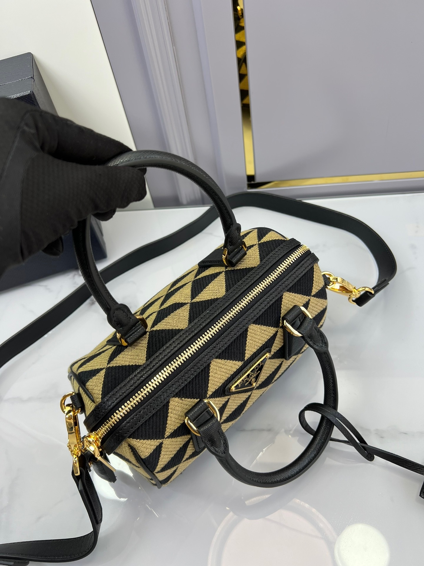 7645A5D5-4F21-4FCC-812F-9B916CC133C3