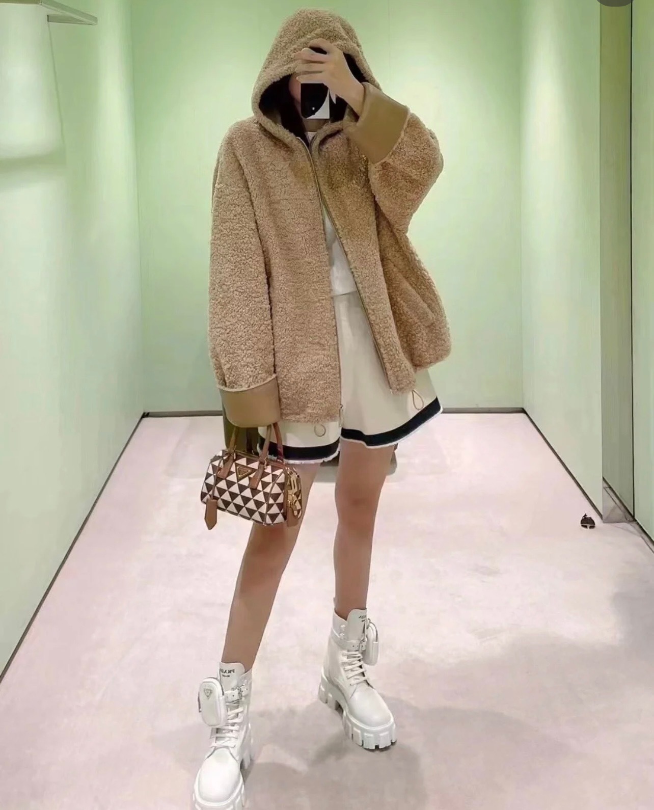 8D0179DB-C7D8-41D8-86D2-D45D92A156E2