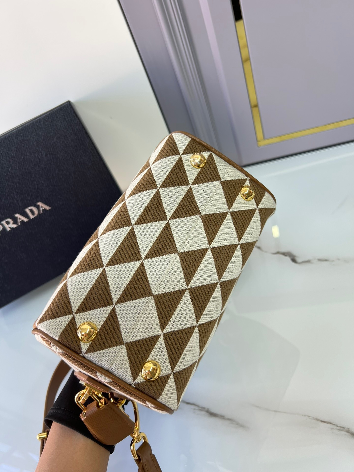 CC7F95F0-173B-45DD-85C4-791252367DA3