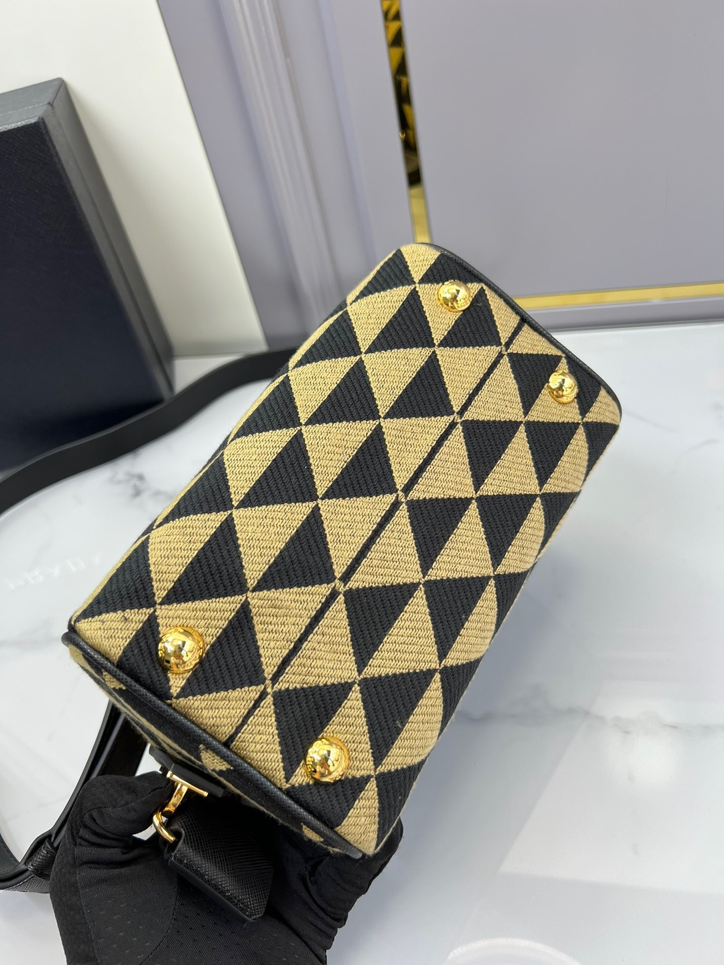 88EB1DAE-6E9A-46DE-8F1D-CA187A389777