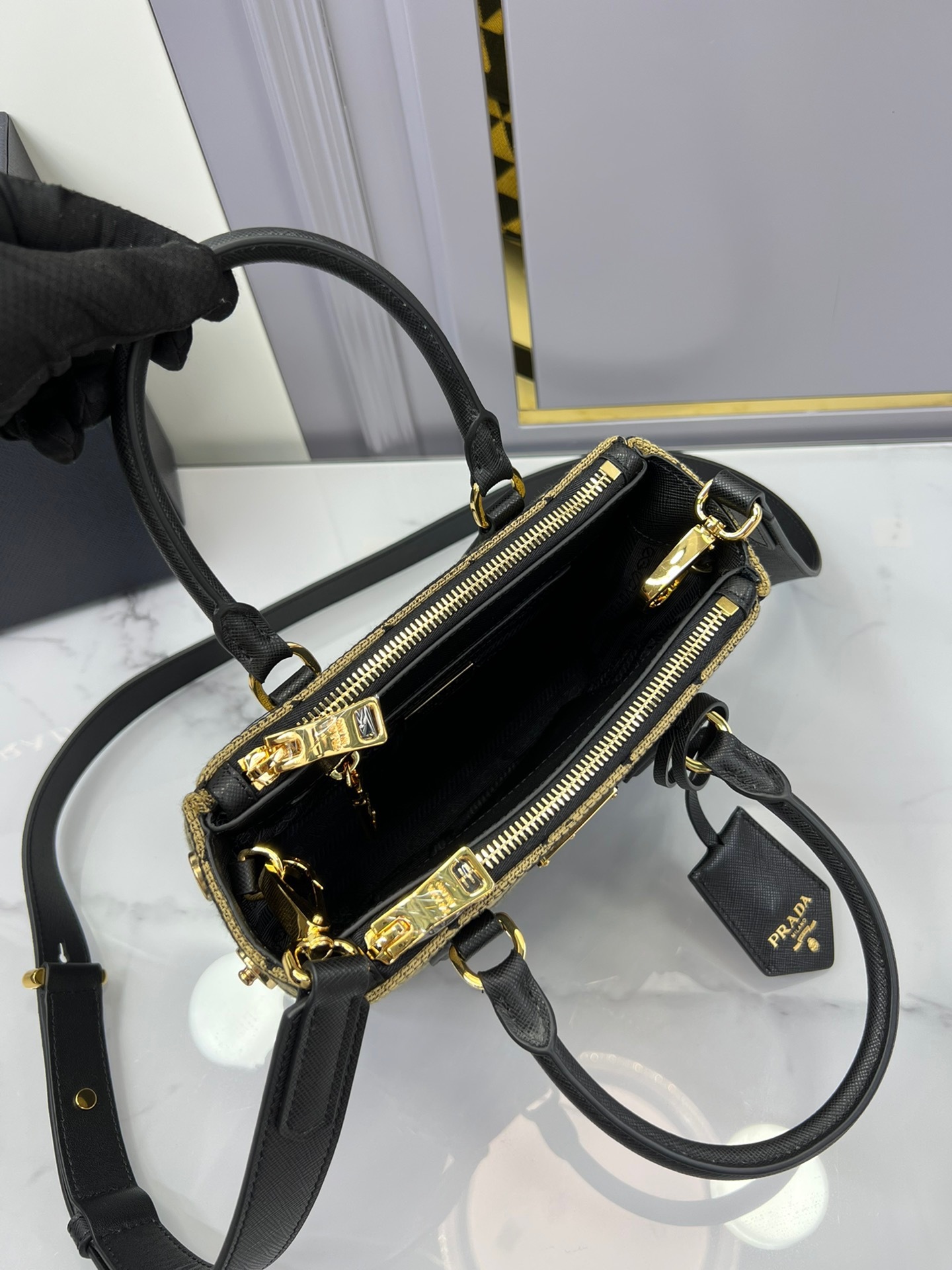 84DDE61C-61F6-4998-AFD5-34207F2FD108