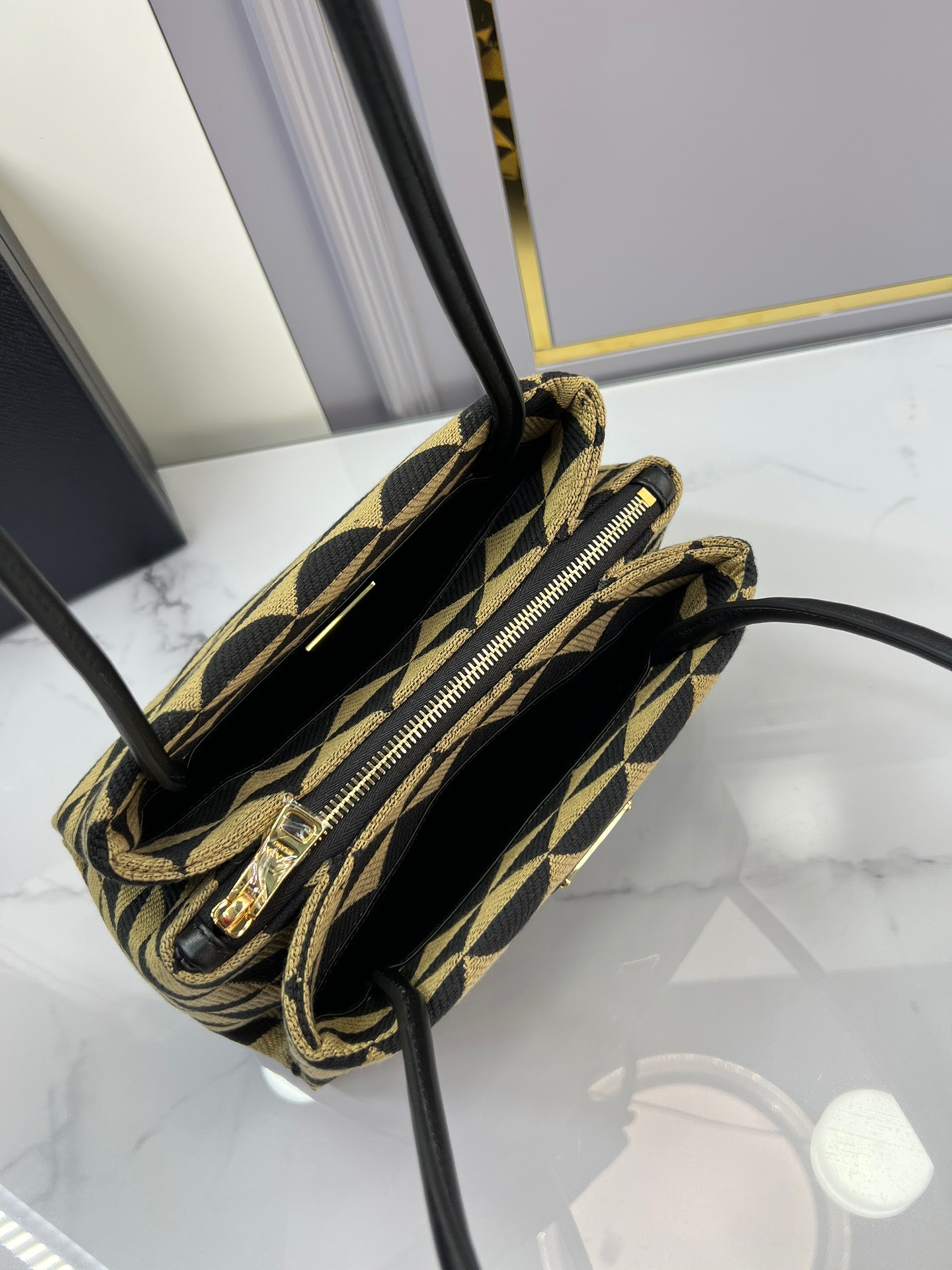 B599D4D4-DCE5-4A38-8E42-477BECABD430