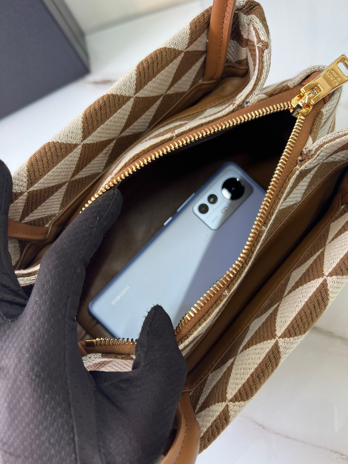 DD3E3D24-2617-4F29-8F5A-55533379A36E