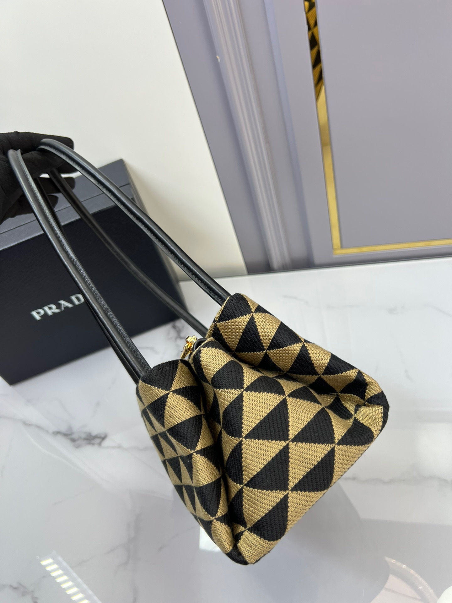 B76E21BB-B690-4456-B087-807685B1C1A8