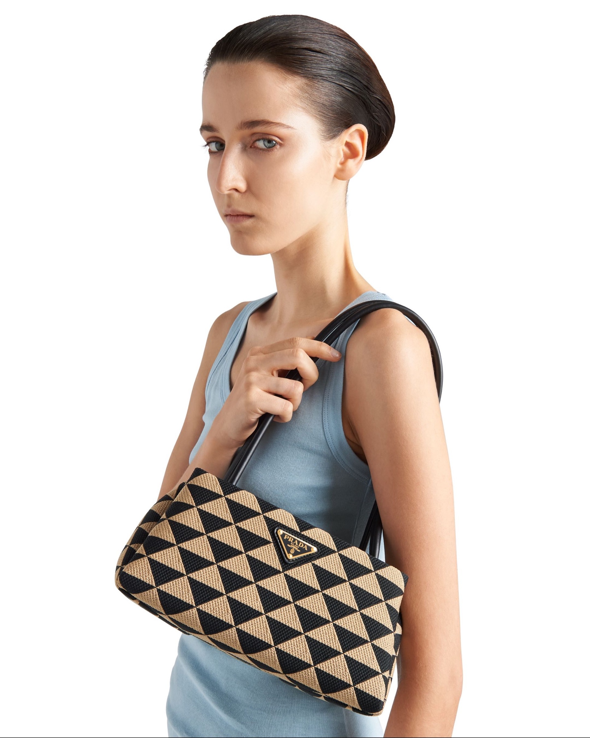 7CF3002C-94FD-49FE-868D-E8FAD621A884