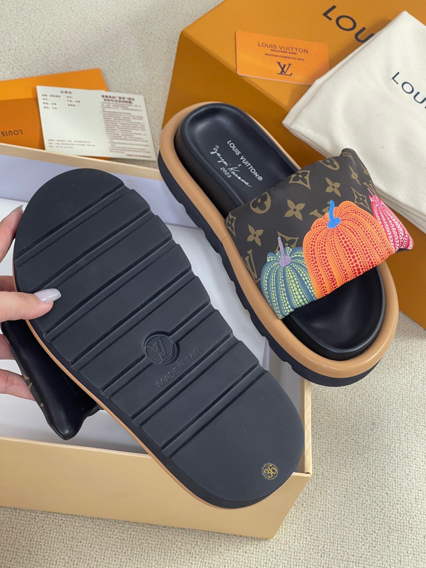 D80BDAFC-C9B7-456A-83FC-05077EBC2795