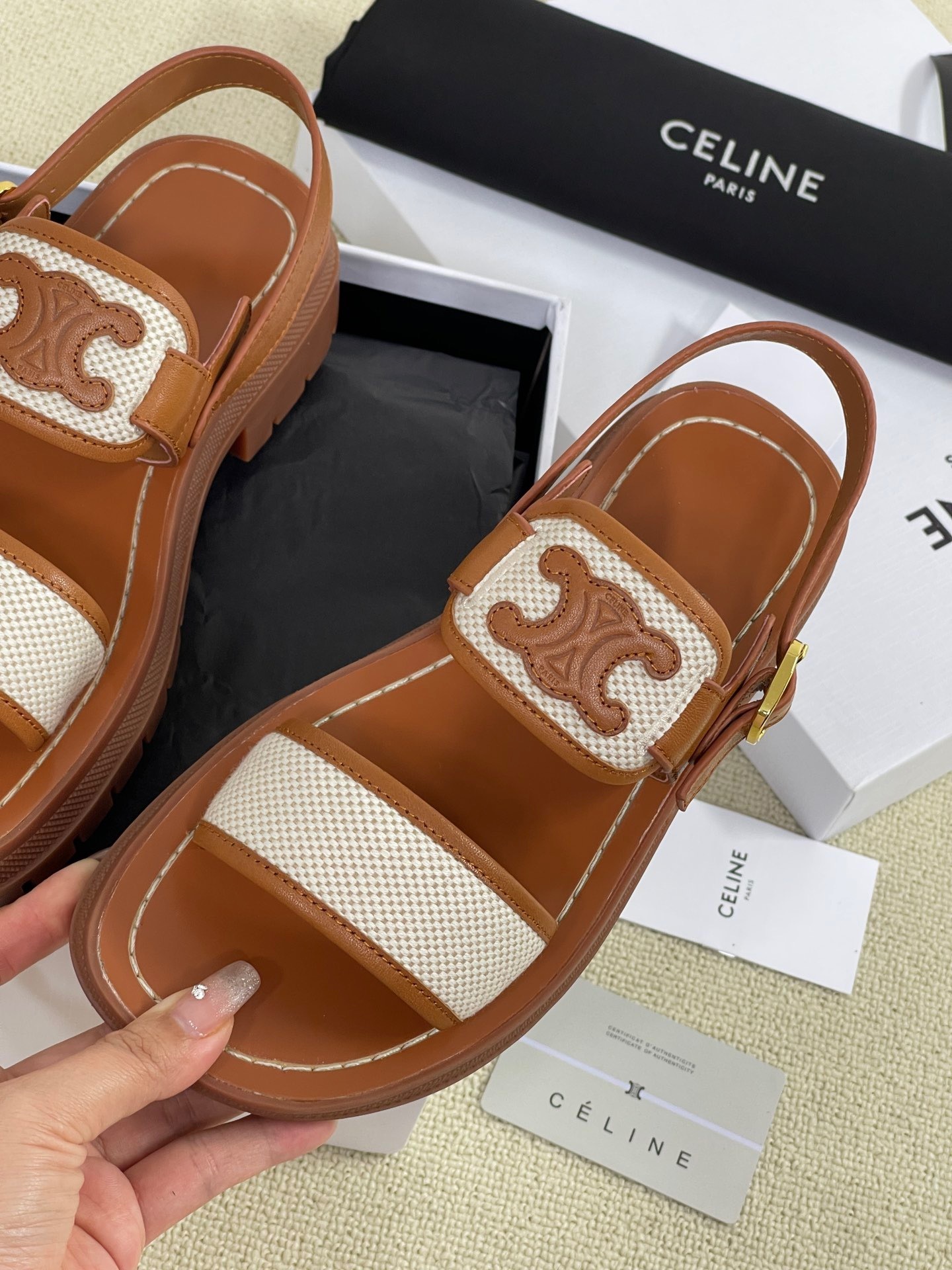 AACEF785-A87C-4C82-BF54-F2436E631369