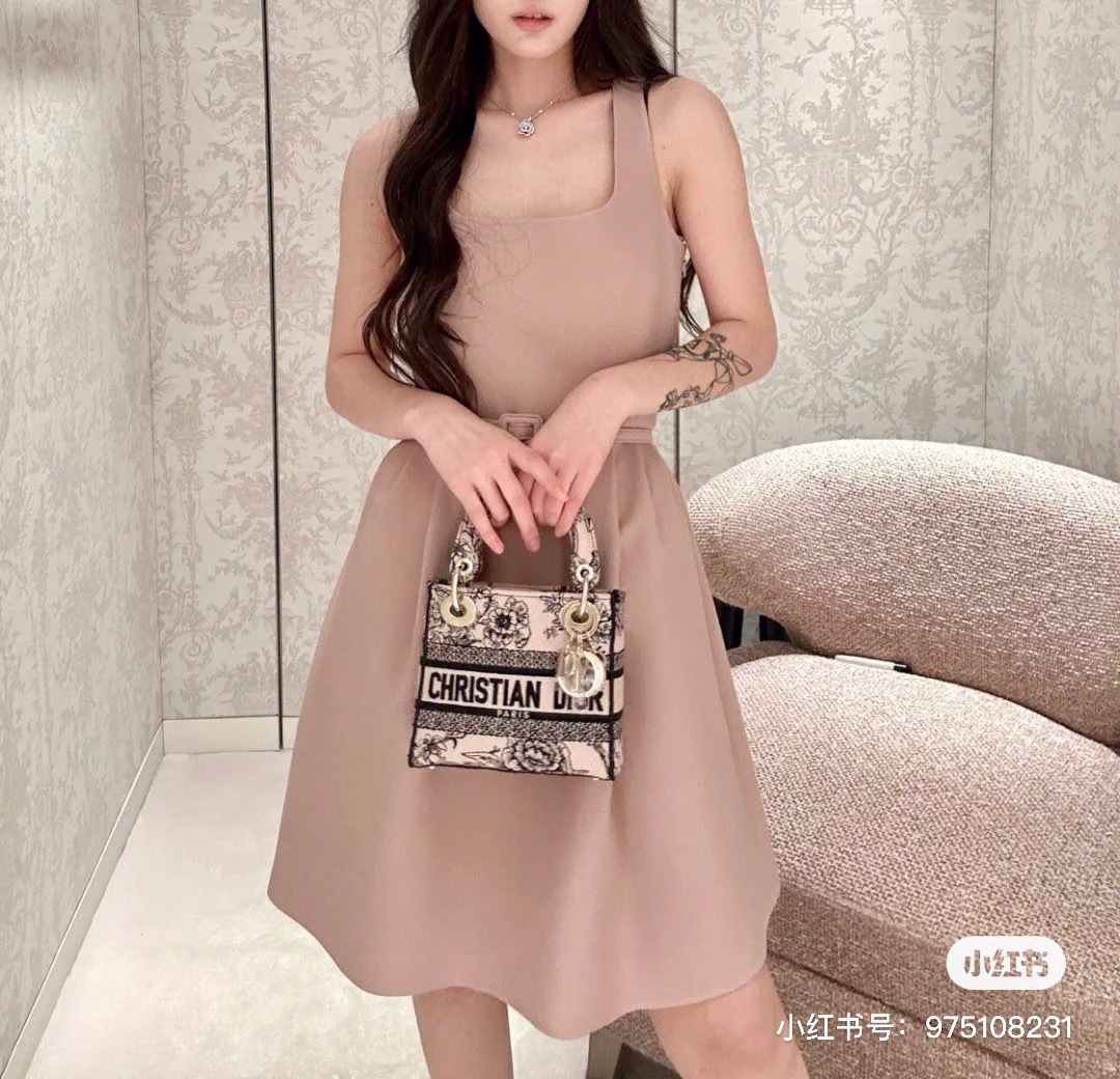 EB5ABA39-AA2D-4AC9-8C65-20F3F35048B9