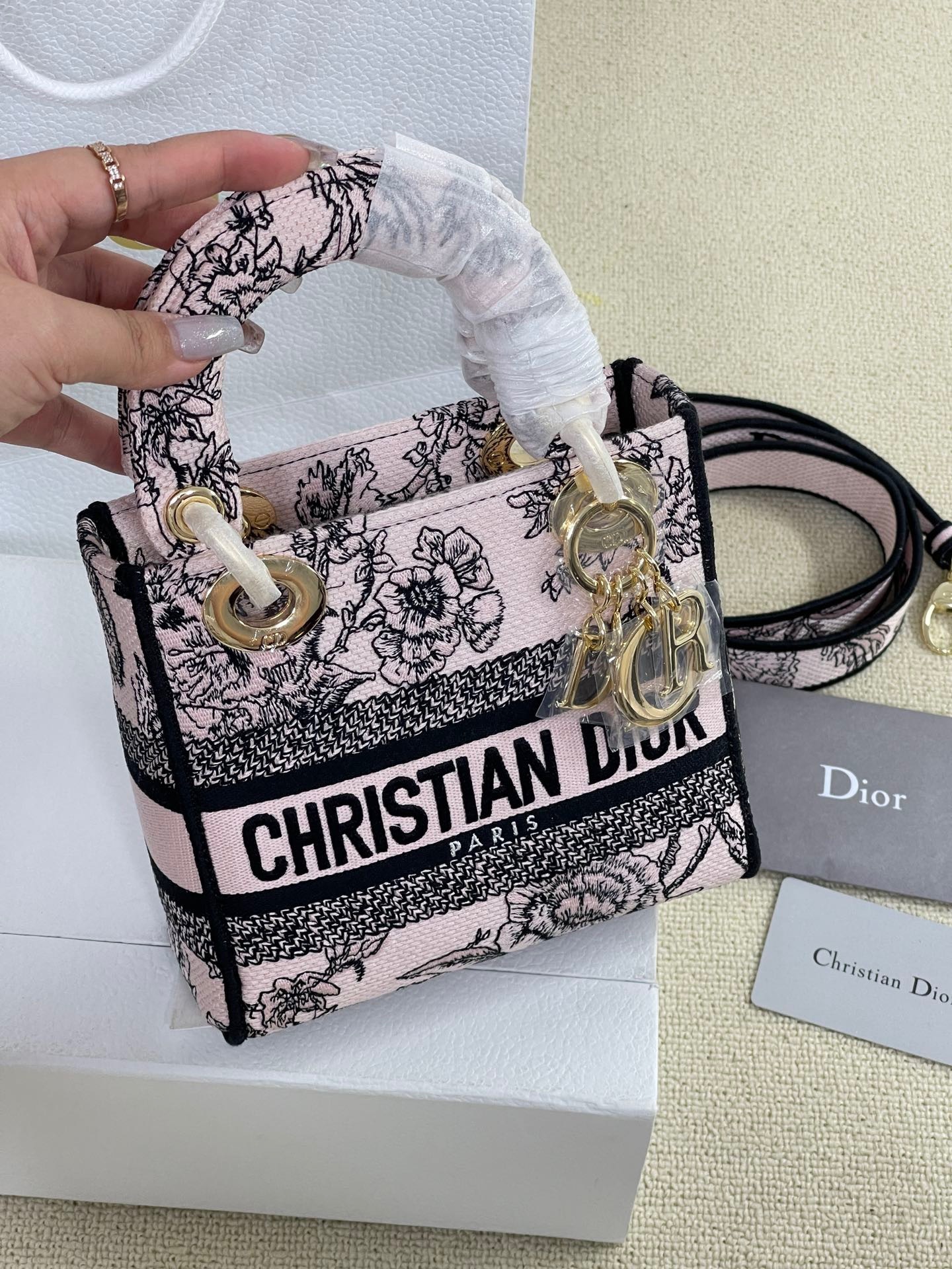 330CDB2A-B6A9-484E-9099-BB5A3270DB4B