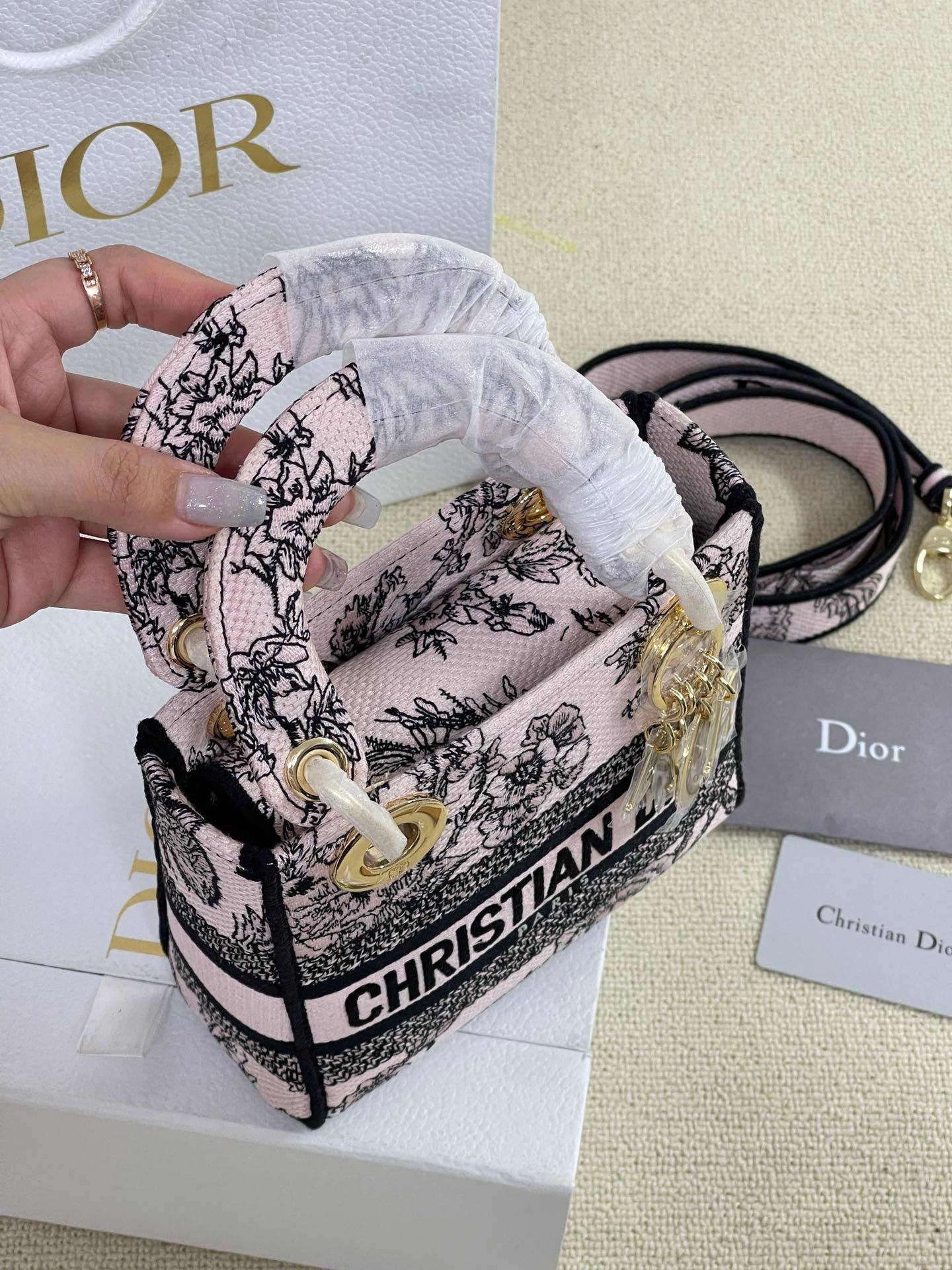 CB517936-6FA4-41E4-8E7C-C8621F3A535A