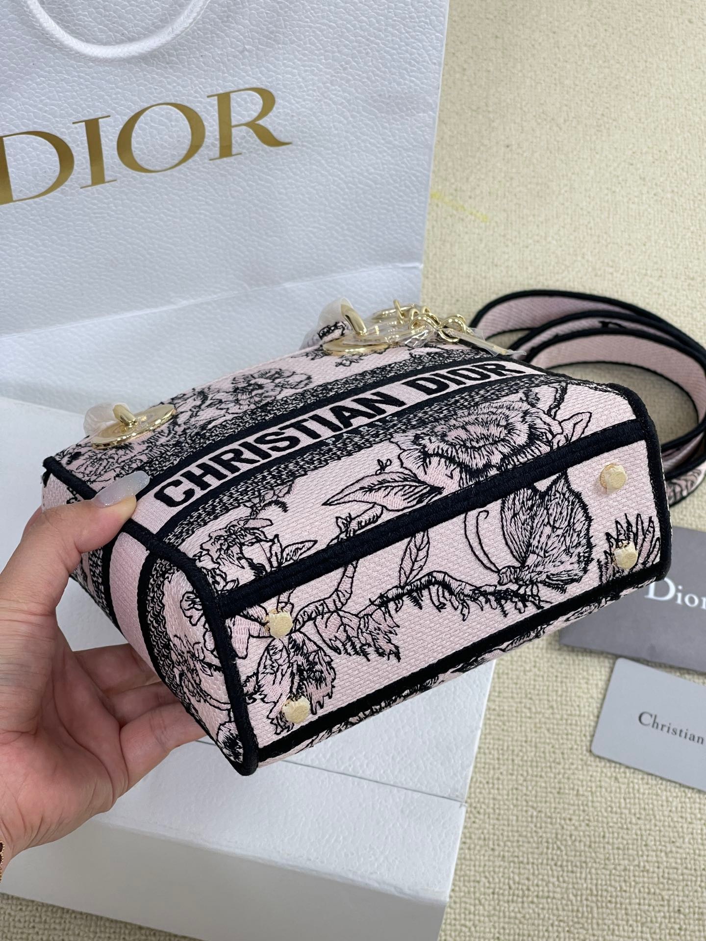 44086D2A-1F4B-4BBA-9D46-F0099EB65D6D