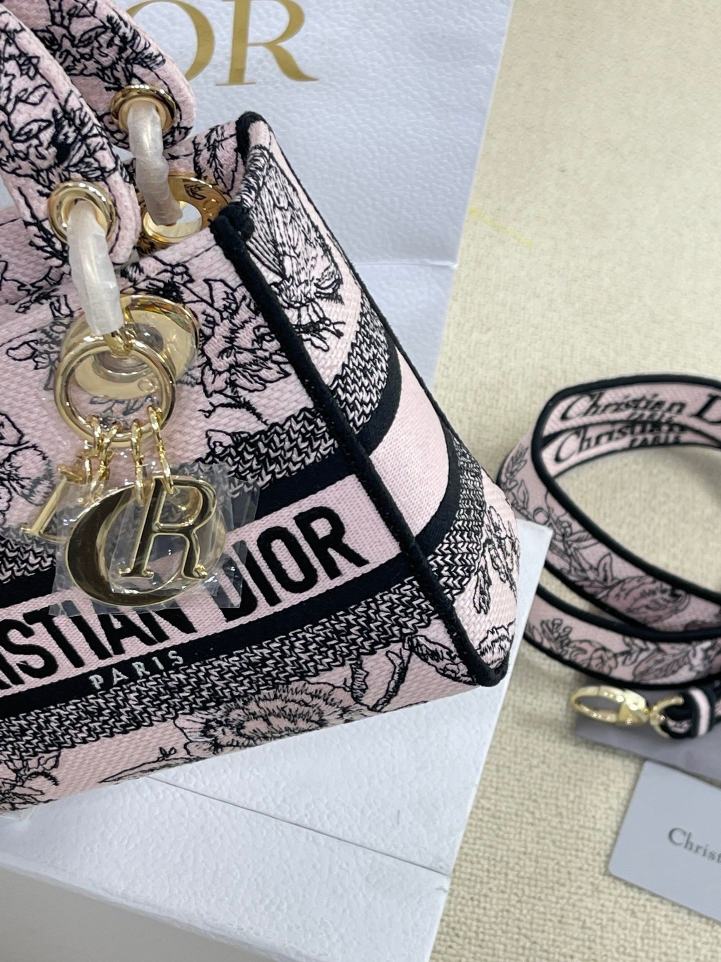 1F865E4E-CB17-4054-A4B6-B9EC08DA80E2