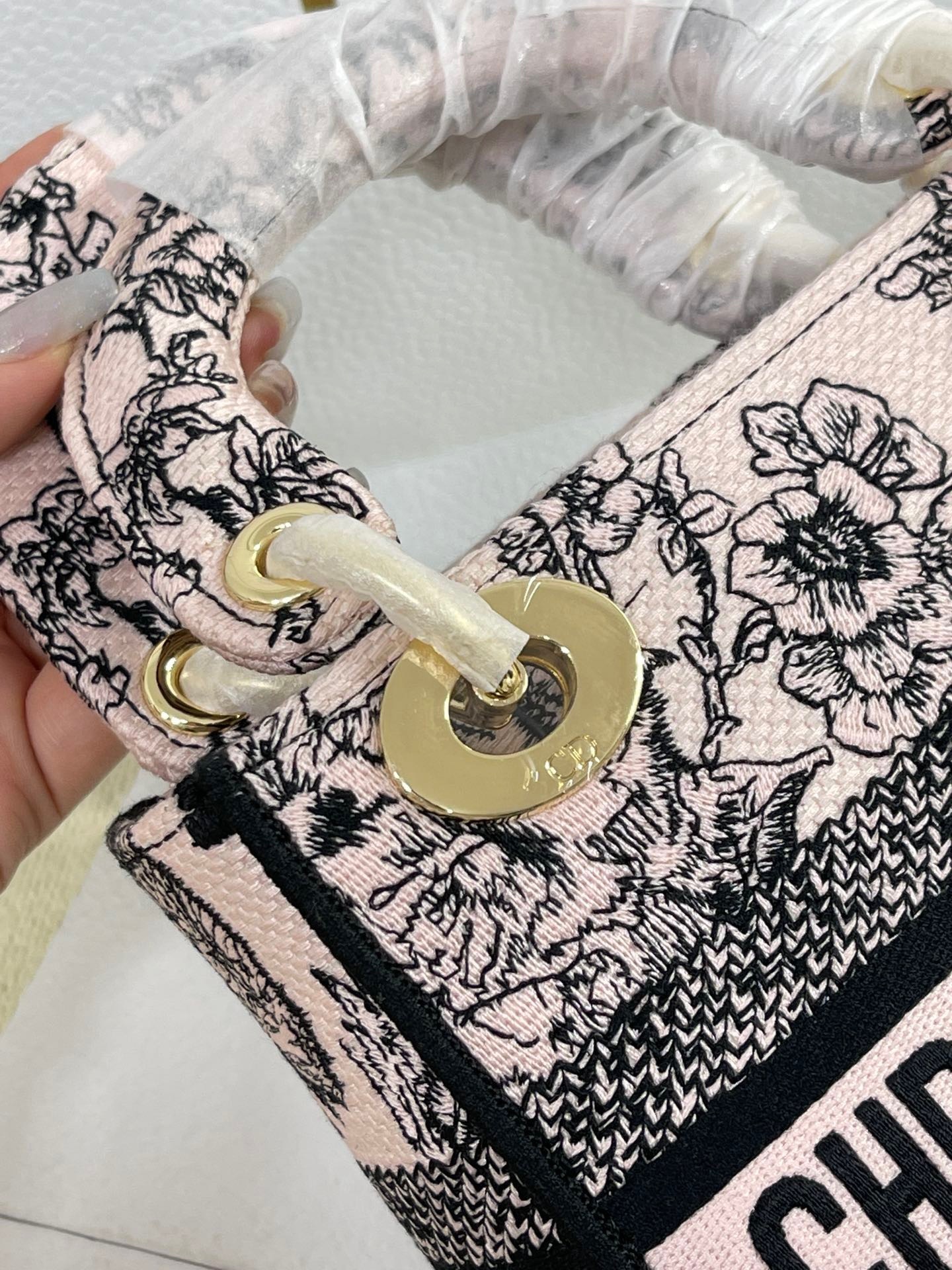 61D816C4-CAC9-4D54-9F59-8A836023A92D