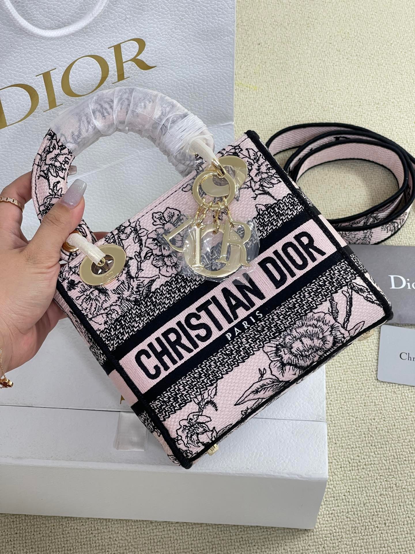 8B445846-304E-46BA-8335-3CADB4BE8CA3