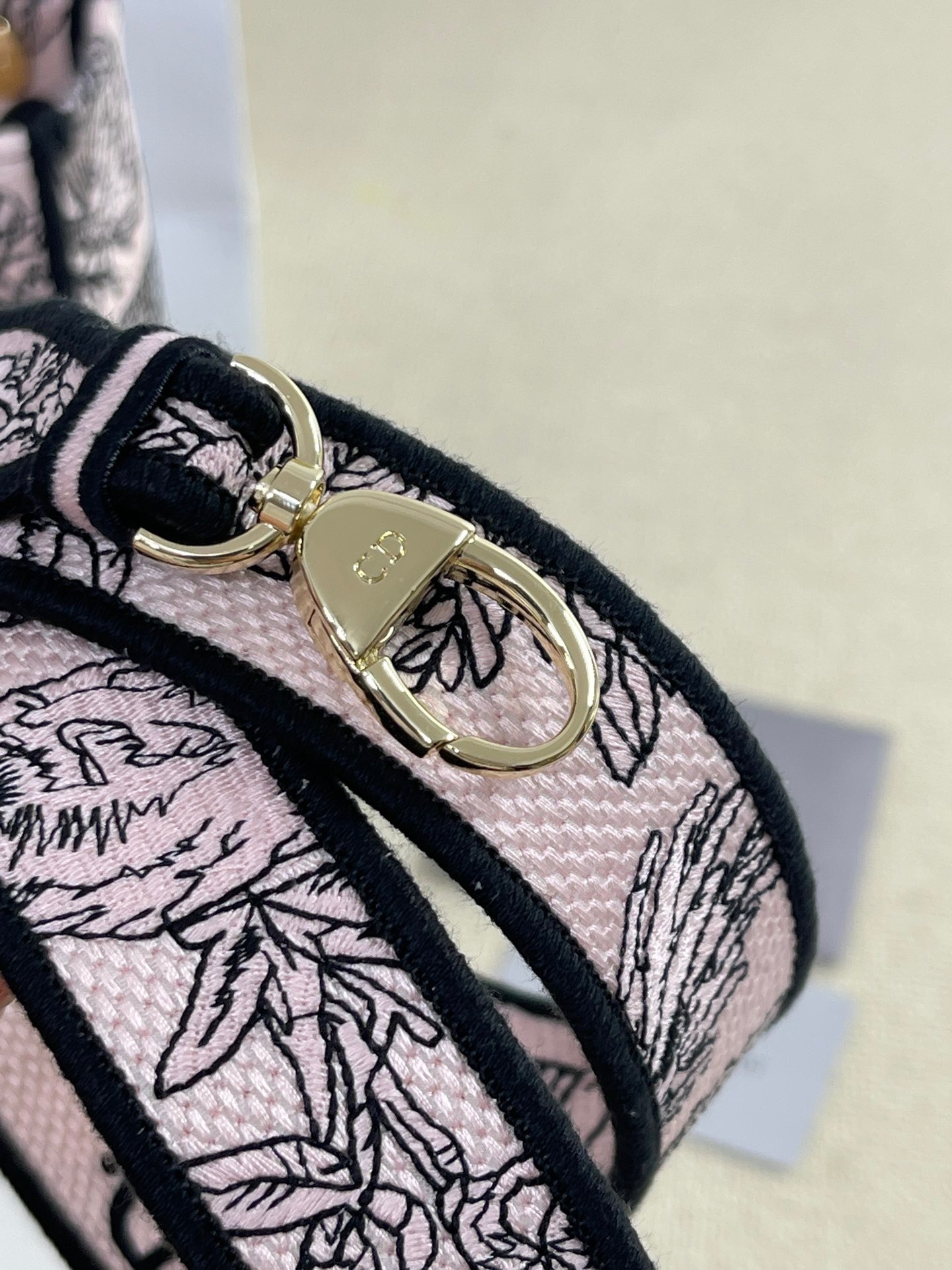 46A161F2-CCE4-4412-ADAE-A9FE0D9AD822