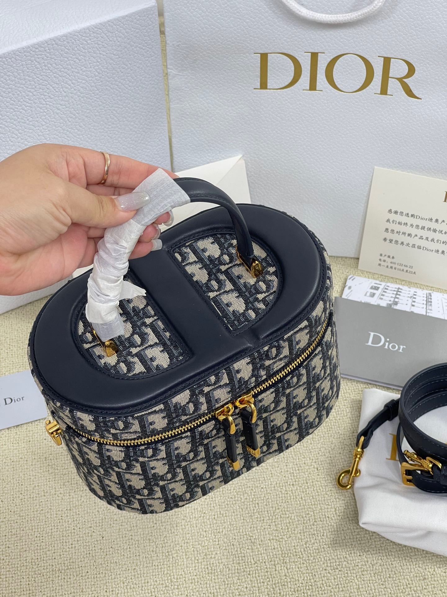 82B6AE39-C972-4E17-A4FA-223654B7FB6A