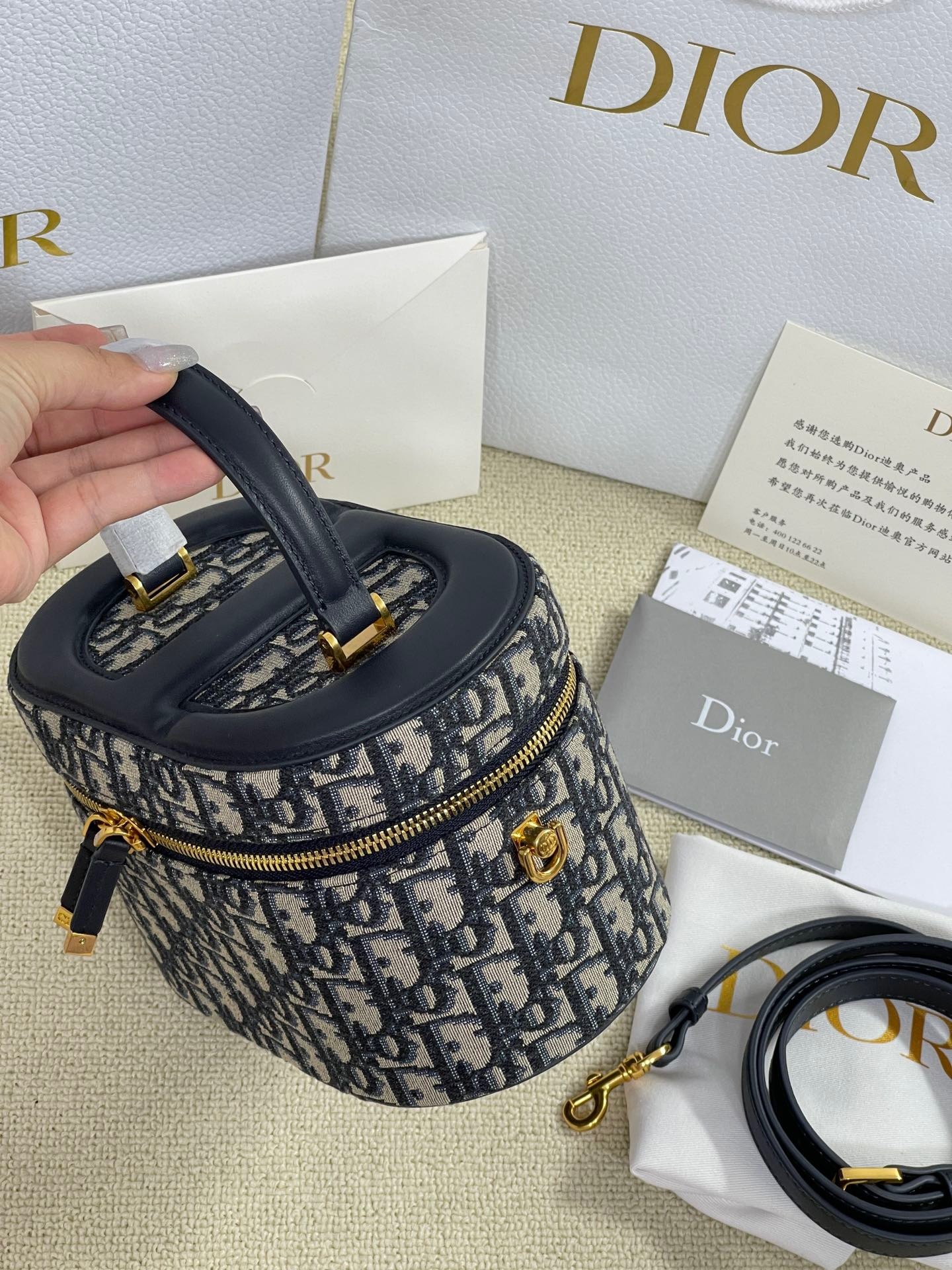 E9BBCC31-4EF4-4384-B110-D78BF907A5FE