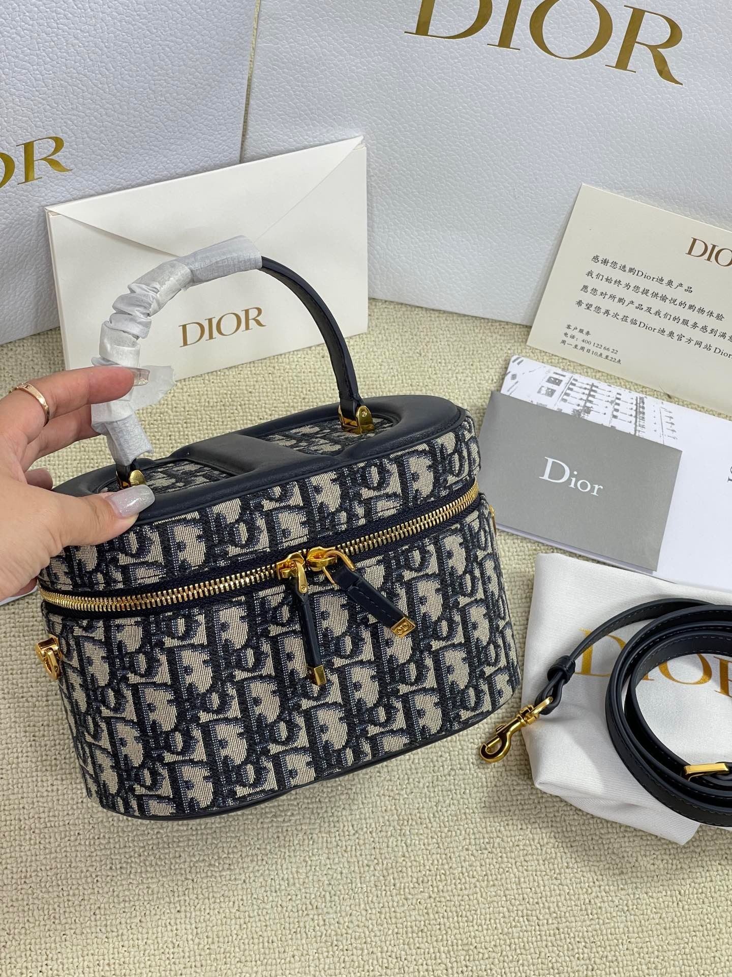 2D05D521-E82D-4480-909B-62A24674EC86