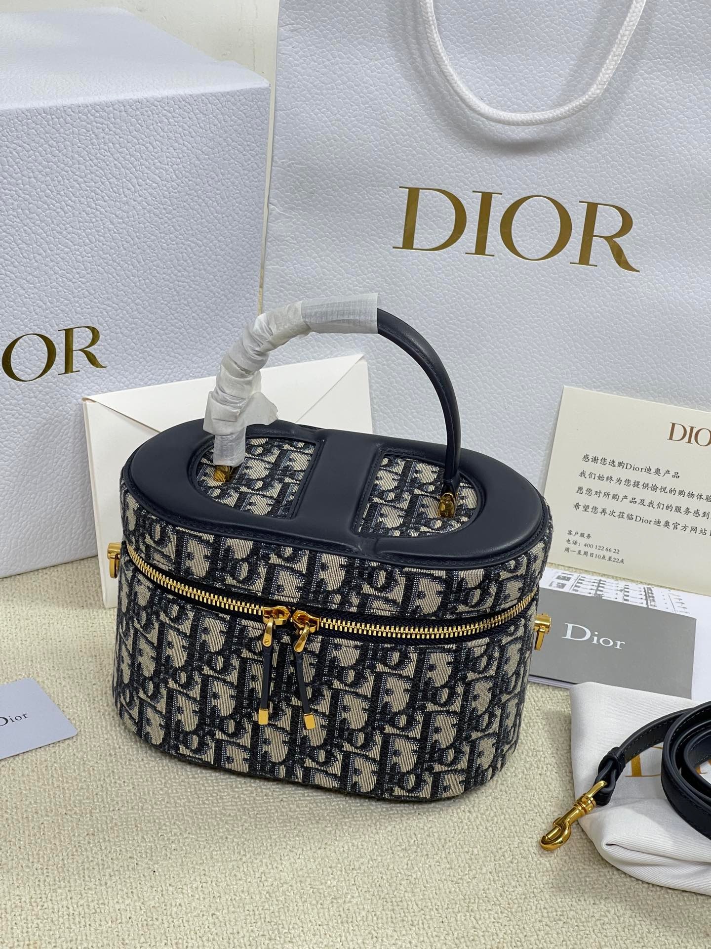 C372C0BB-B9B0-47D2-9C1C-BF7FC58122C5