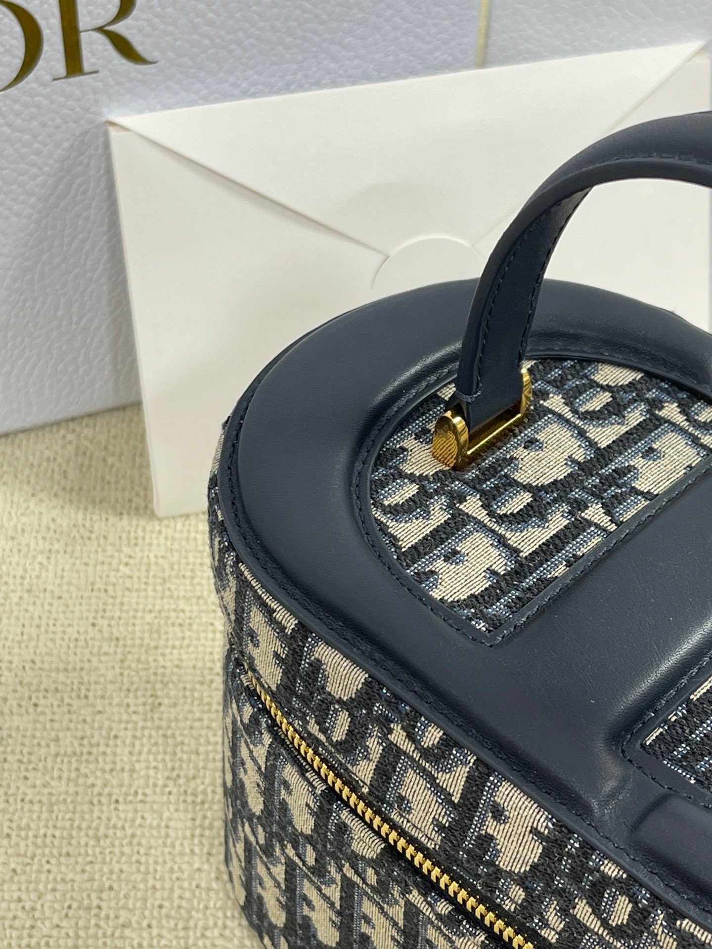 BB021B96-A959-4B42-9385-A66CCEF2D549