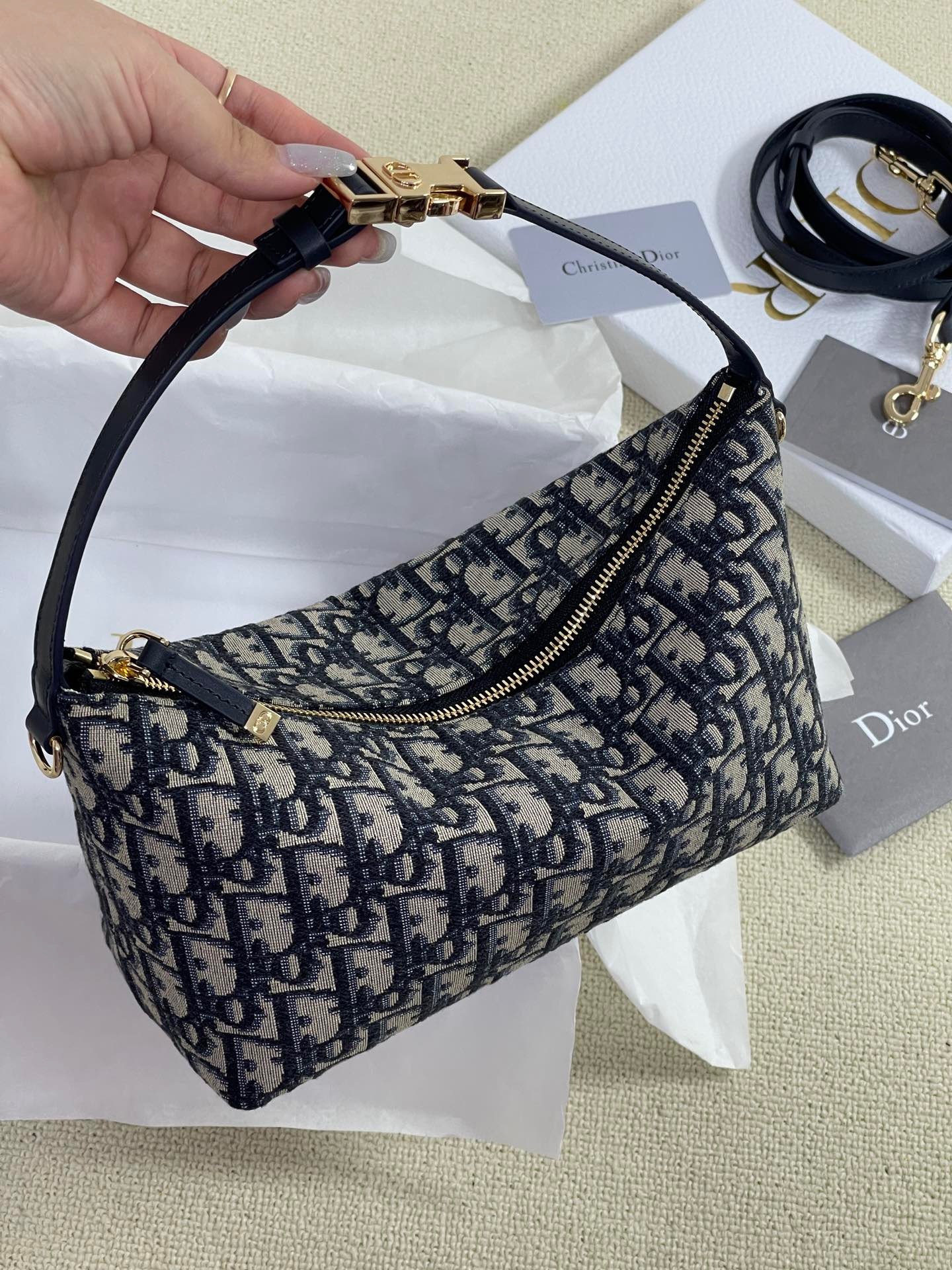 D806FA9B-E4F3-4E0D-975E-E448048C96F6