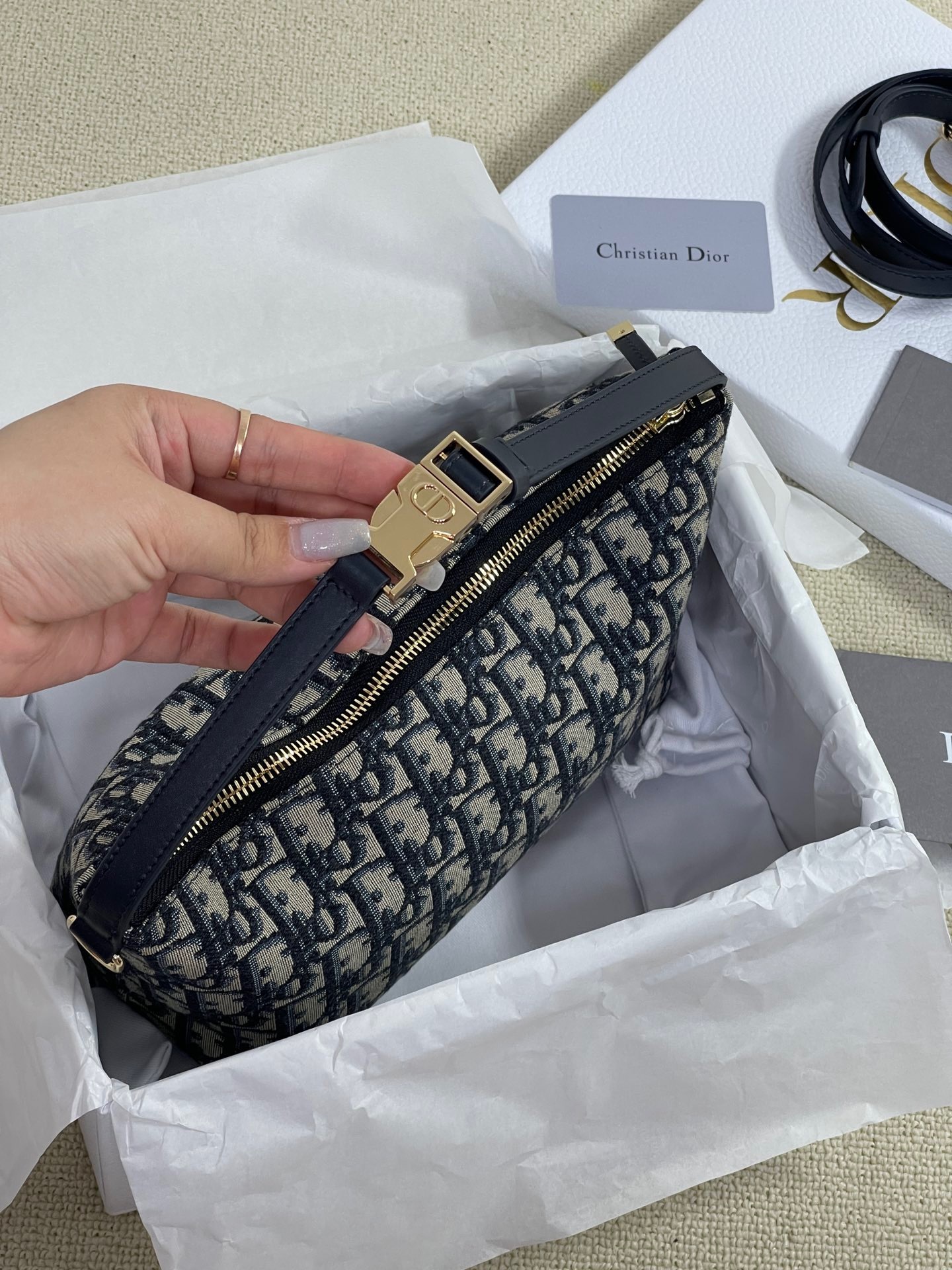 7CC6933F-88DF-4FE4-99DD-F263257B1429