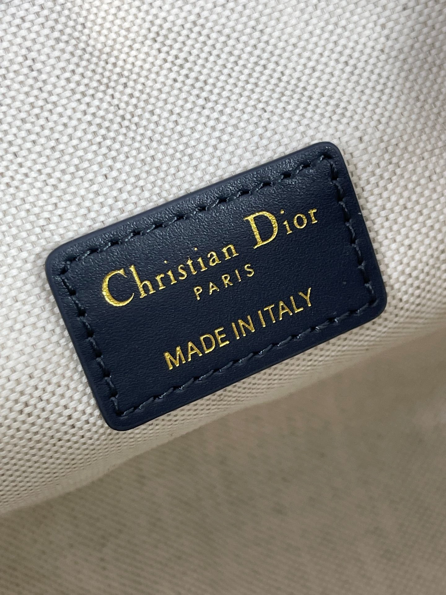 0FE70B3B-E4FB-4A24-A476-44496E978F25