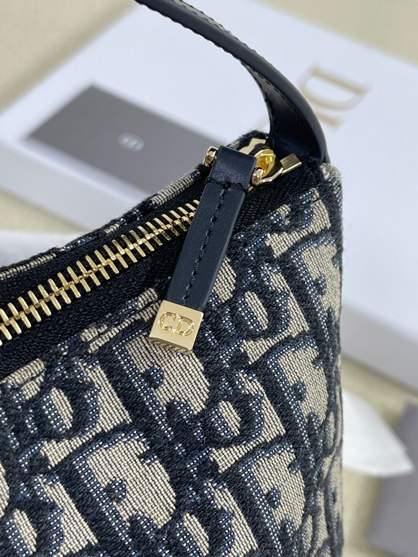 831721BE-F373-42A7-92AC-FD72714A7484