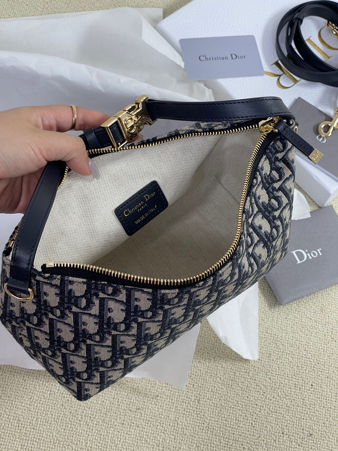 C6A82657-A7BD-4724-81E4-2BC4EC0E7E45