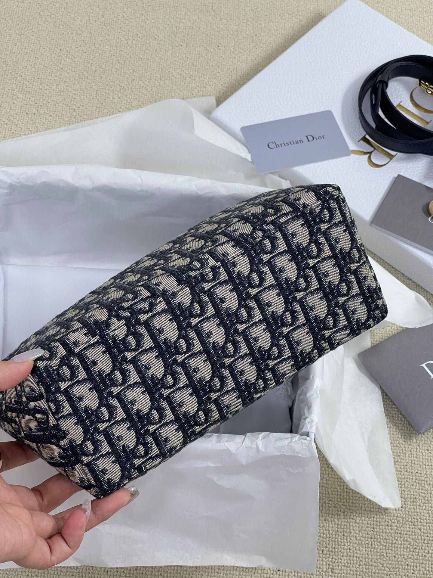 3E0922DB-F04F-47BC-B165-CE2CF7F60F83